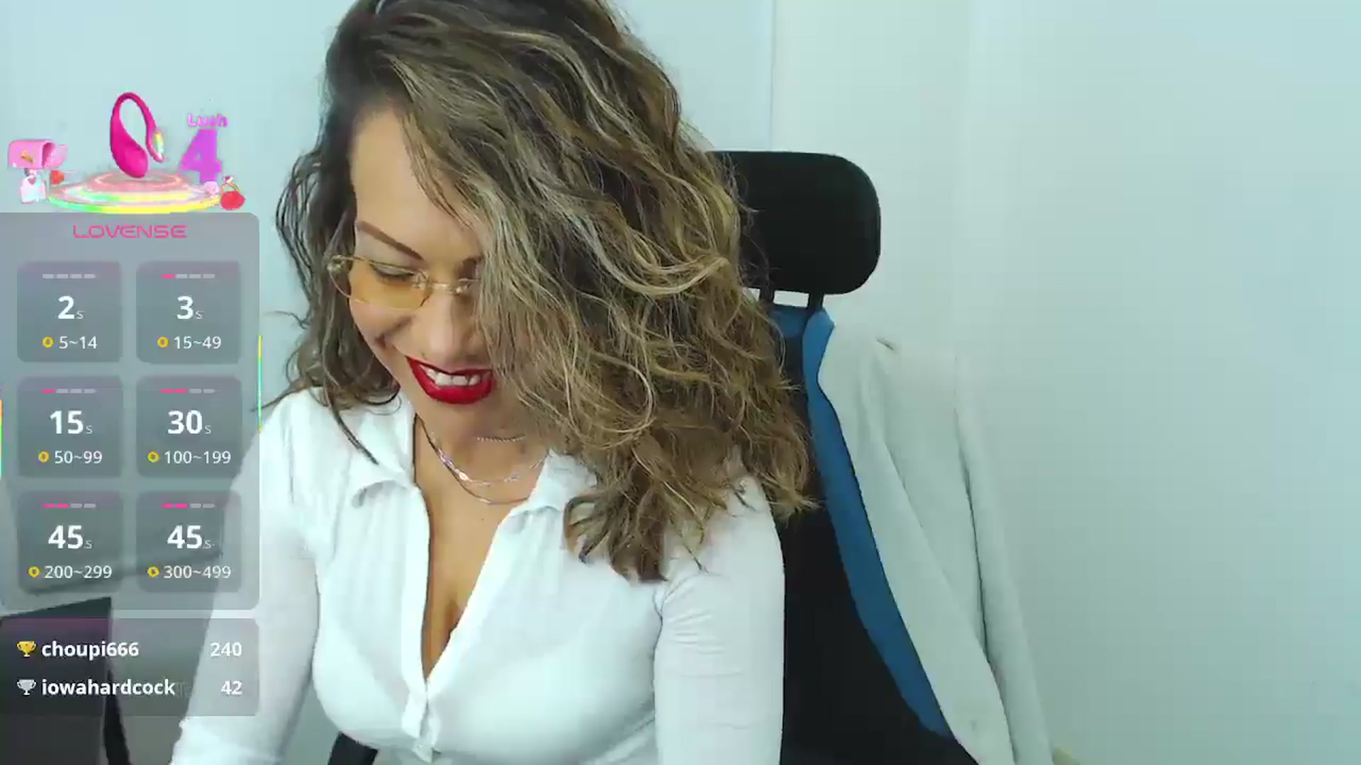 Gallery image thumbnail from office_secret's myfreecams stream on, 06/03/2025, 17:22 image 16 of 20
