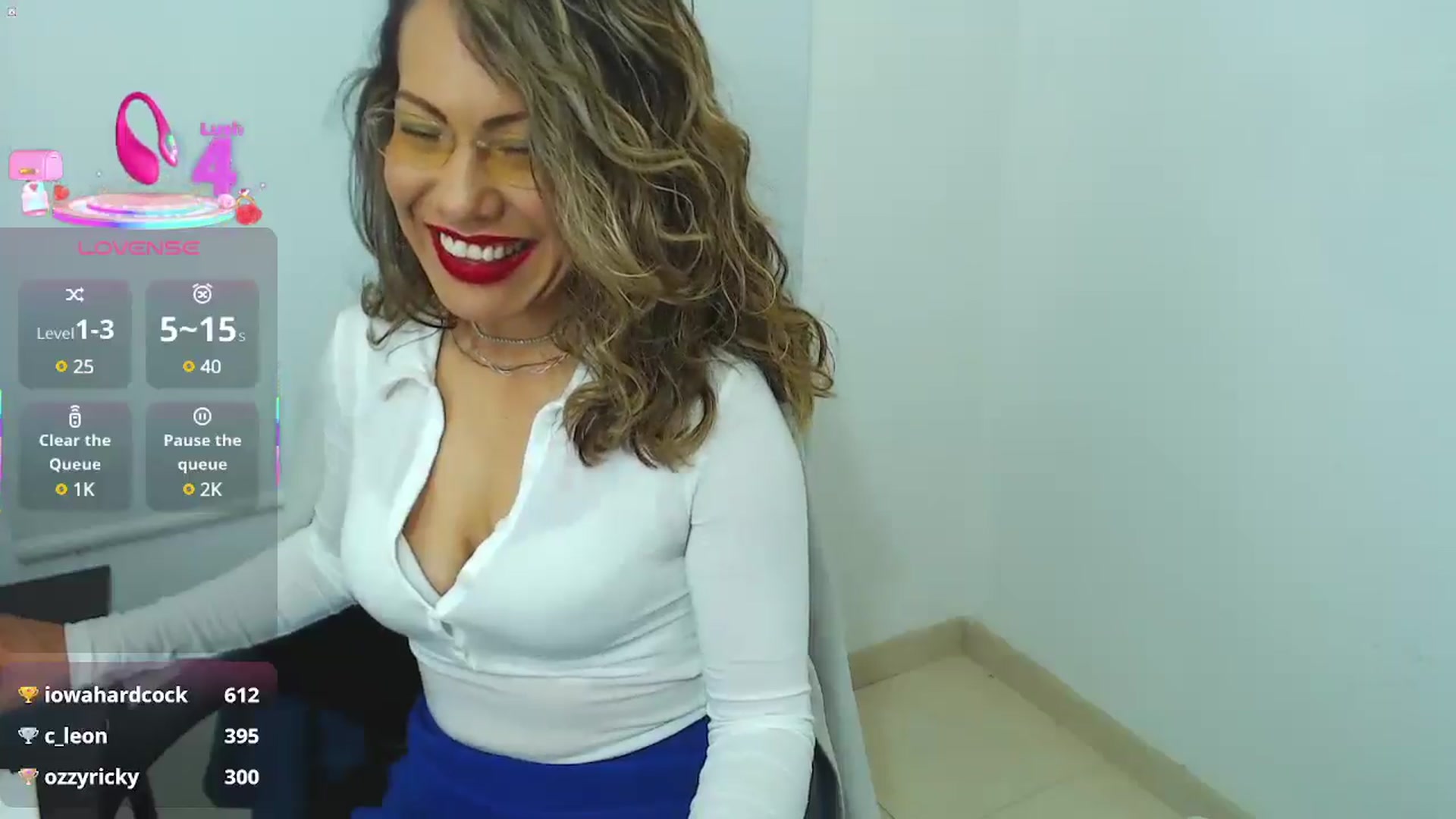 Gallery image thumbnail from office_secret's myfreecams stream on, 06/03/2025, 19:42 image 13 of 20