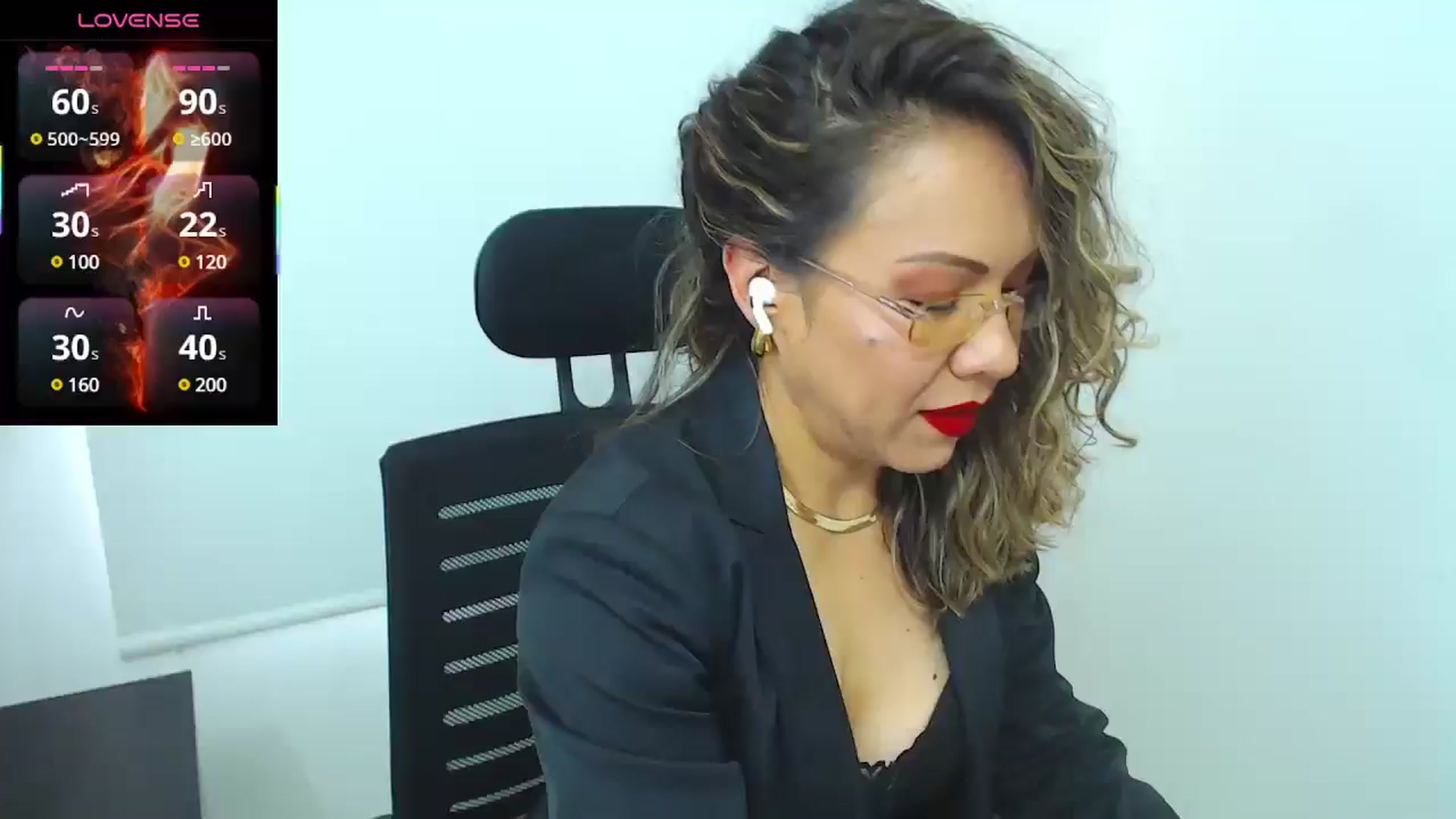 Gallery image thumbnail from office_secret's myfreecams stream on, 06/10/2025, 17:29 image 1 of 20
