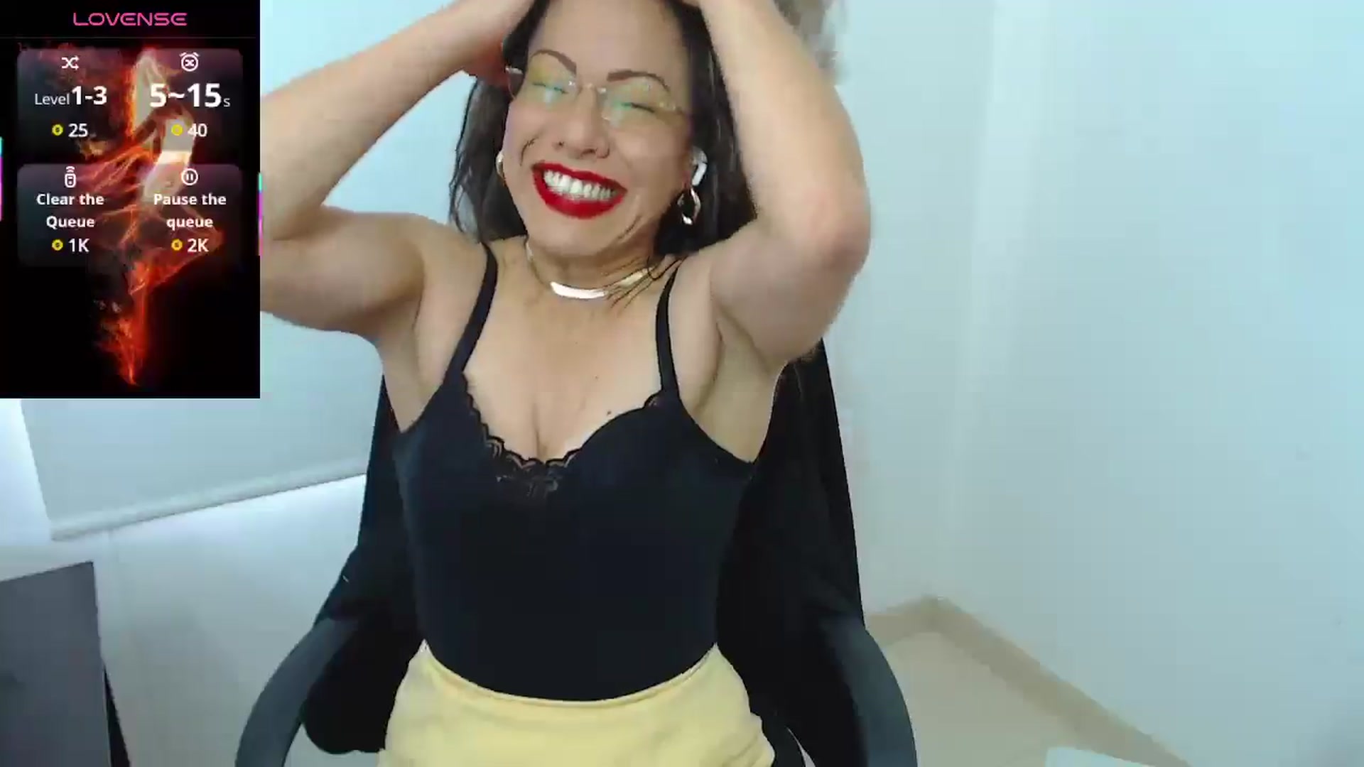 Gallery image thumbnail from office_secret's myfreecams stream on, 06/26/2025, 17:31 image 15 of 20