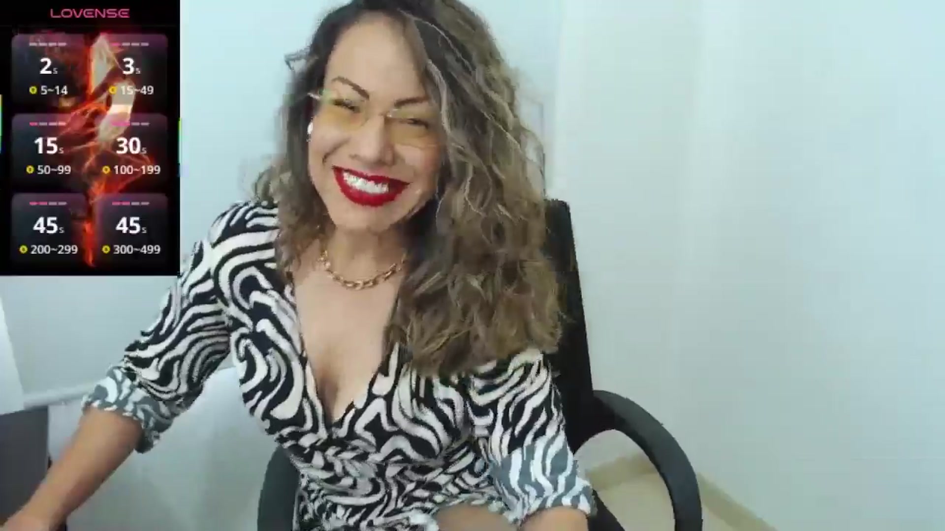 Gallery image thumbnail from office_secret's myfreecams stream on, 07/07/2025, 17:38 image 11 of 20