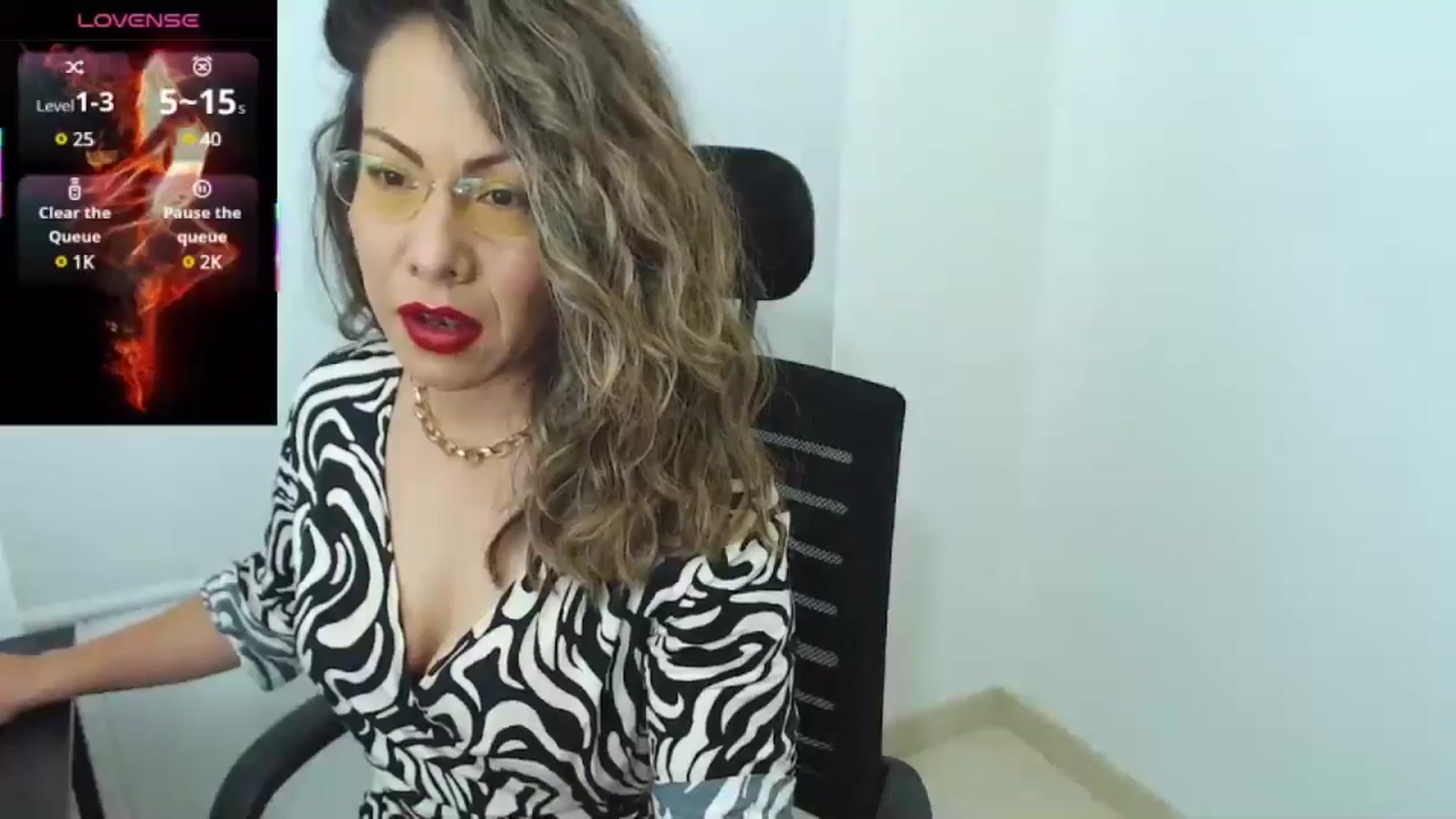 Gallery image thumbnail from office_secret's myfreecams stream on, 07/07/2025, 19:36 image 16 of 20