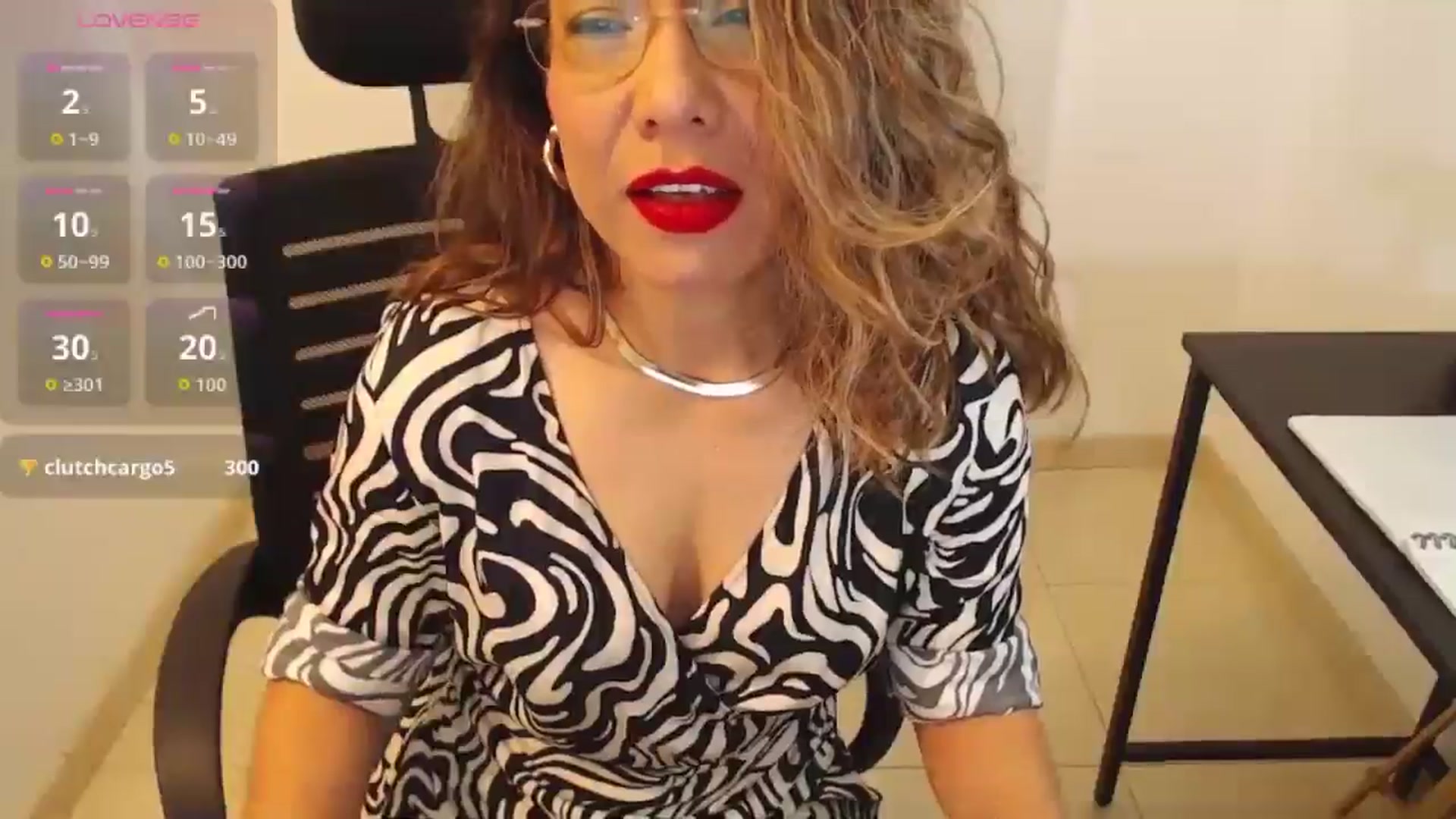 Gallery image thumbnail from office_secret's myfreecams stream on, 08/28/2025, 18:17 image 13 of 20