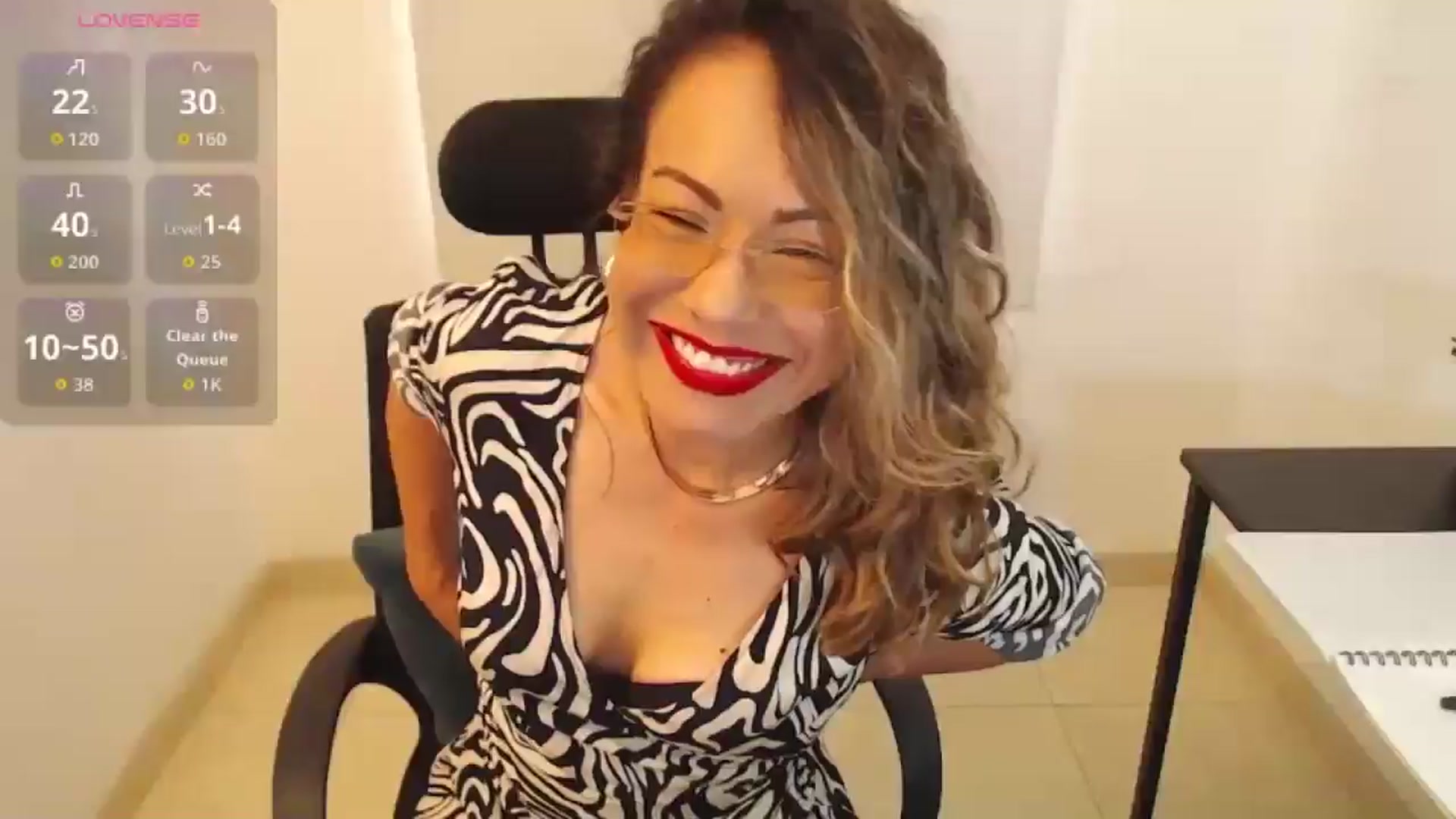 Gallery image thumbnail from office_secret's myfreecams stream on, 08/28/2025, 18:17 image 3 of 20