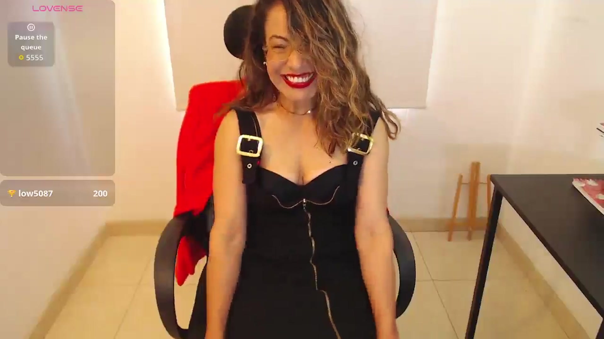 Gallery image thumbnail from office_secret's myfreecams stream on, 08/29/2025, 17:38 image 5 of 20