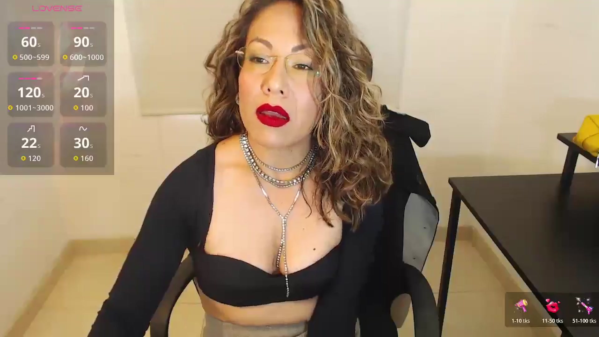 Gallery image thumbnail from office_secret's myfreecams stream on, 11/18/2025, 17:46 image 3 of 20