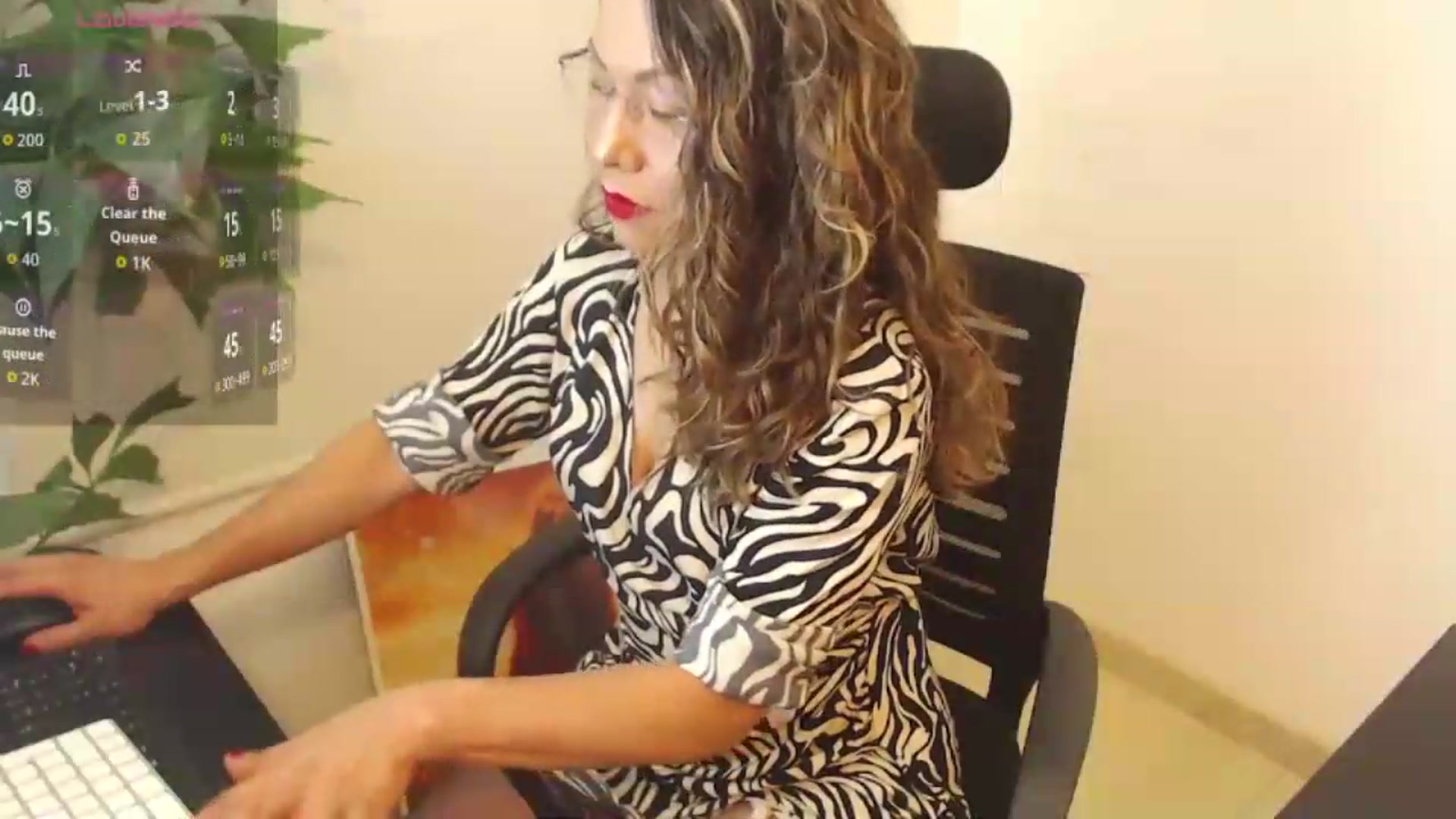 Gallery image thumbnail from office_secret's myfreecams stream on, 05/11/2026, 17:50 image 3 of 20