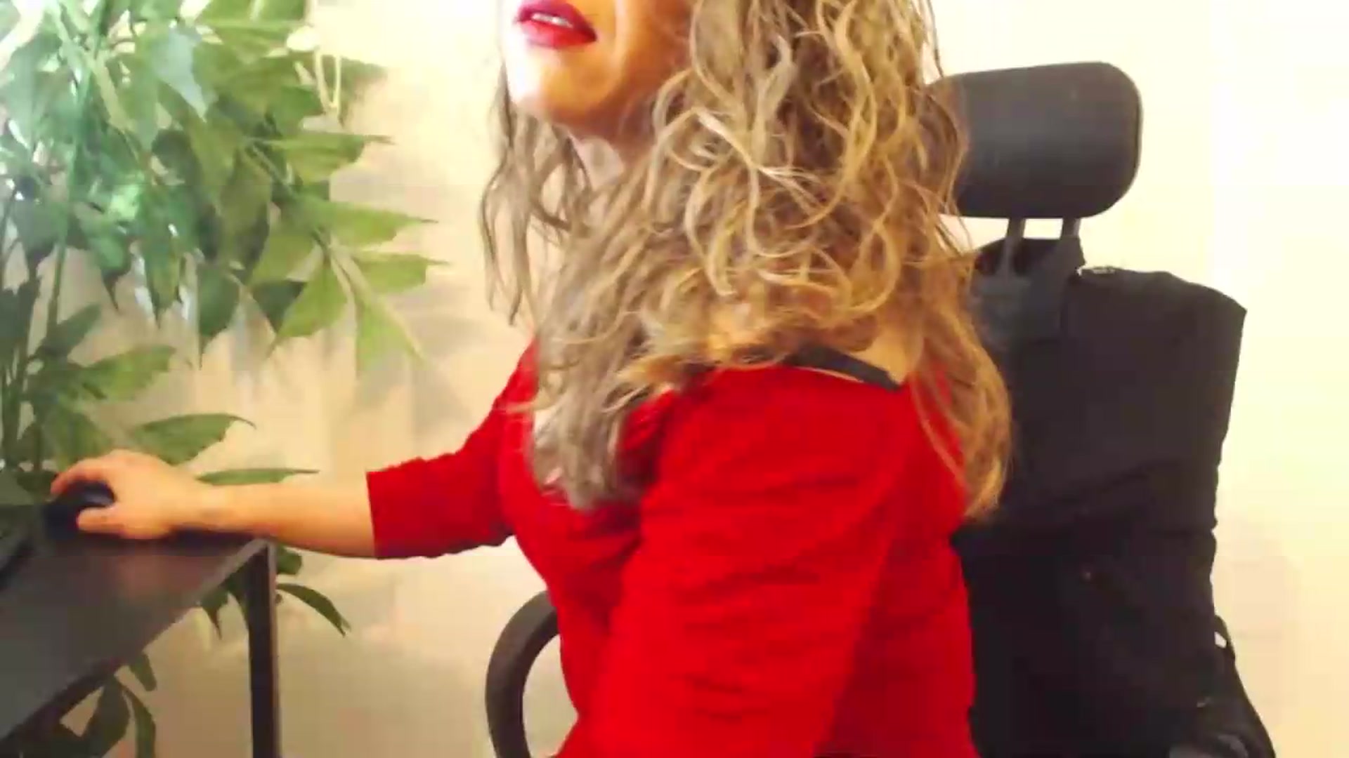 Gallery image thumbnail from office_secret's myfreecams stream on, 06/18/2026, 18:35 image 6 of 20