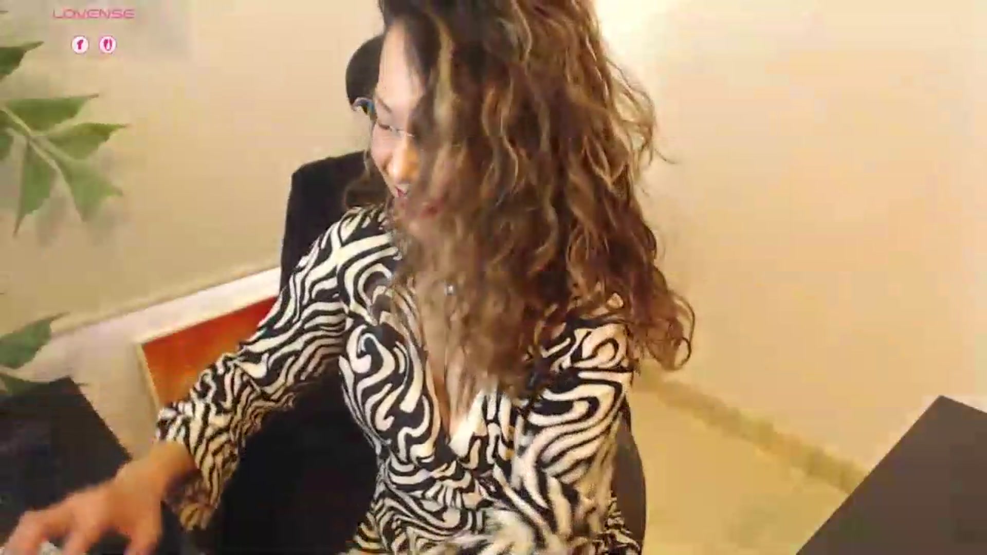 Gallery image thumbnail from office_secret's myfreecams stream on, 06/29/2026, 17:09 image 3 of 20