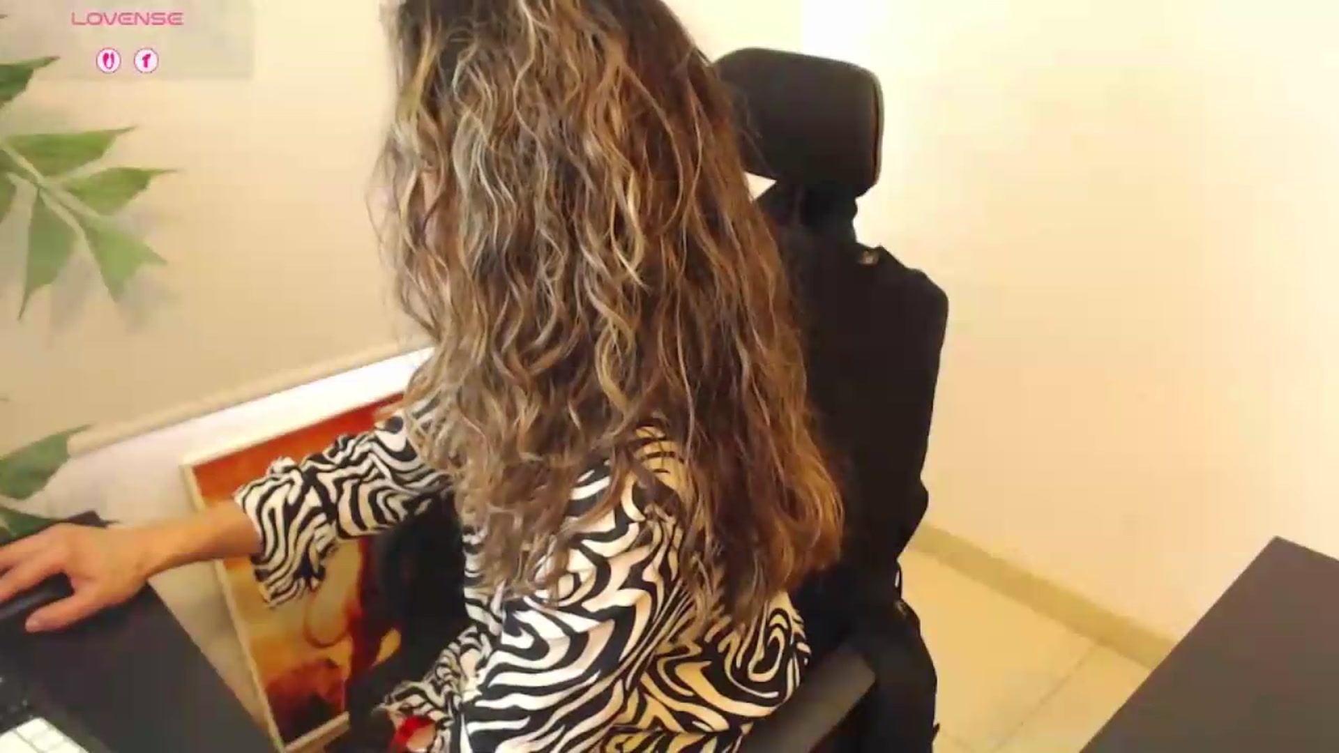 Gallery image thumbnail from office_secret's myfreecams stream on, 06/29/2026, 17:09 image 7 of 20