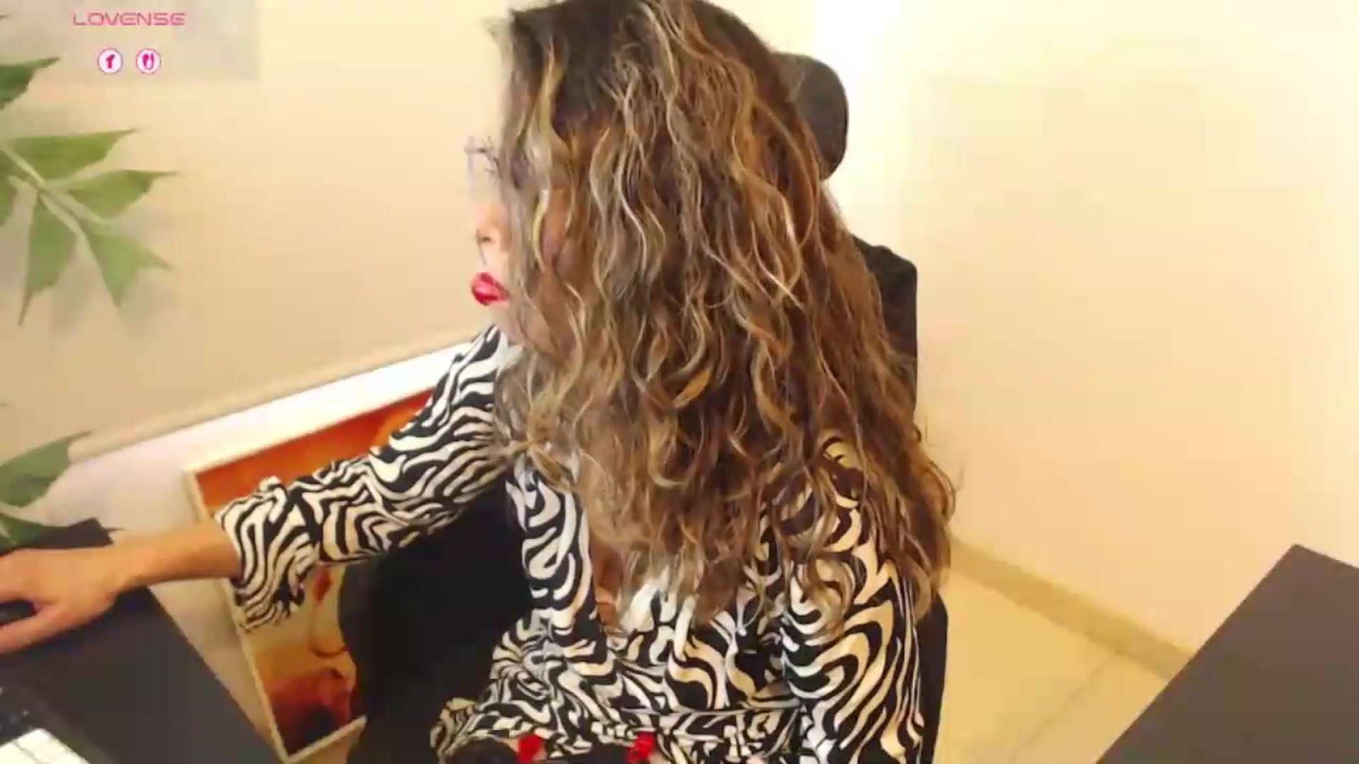 Gallery image thumbnail from office_secret's myfreecams stream on, 06/29/2026, 17:09 image 6 of 20