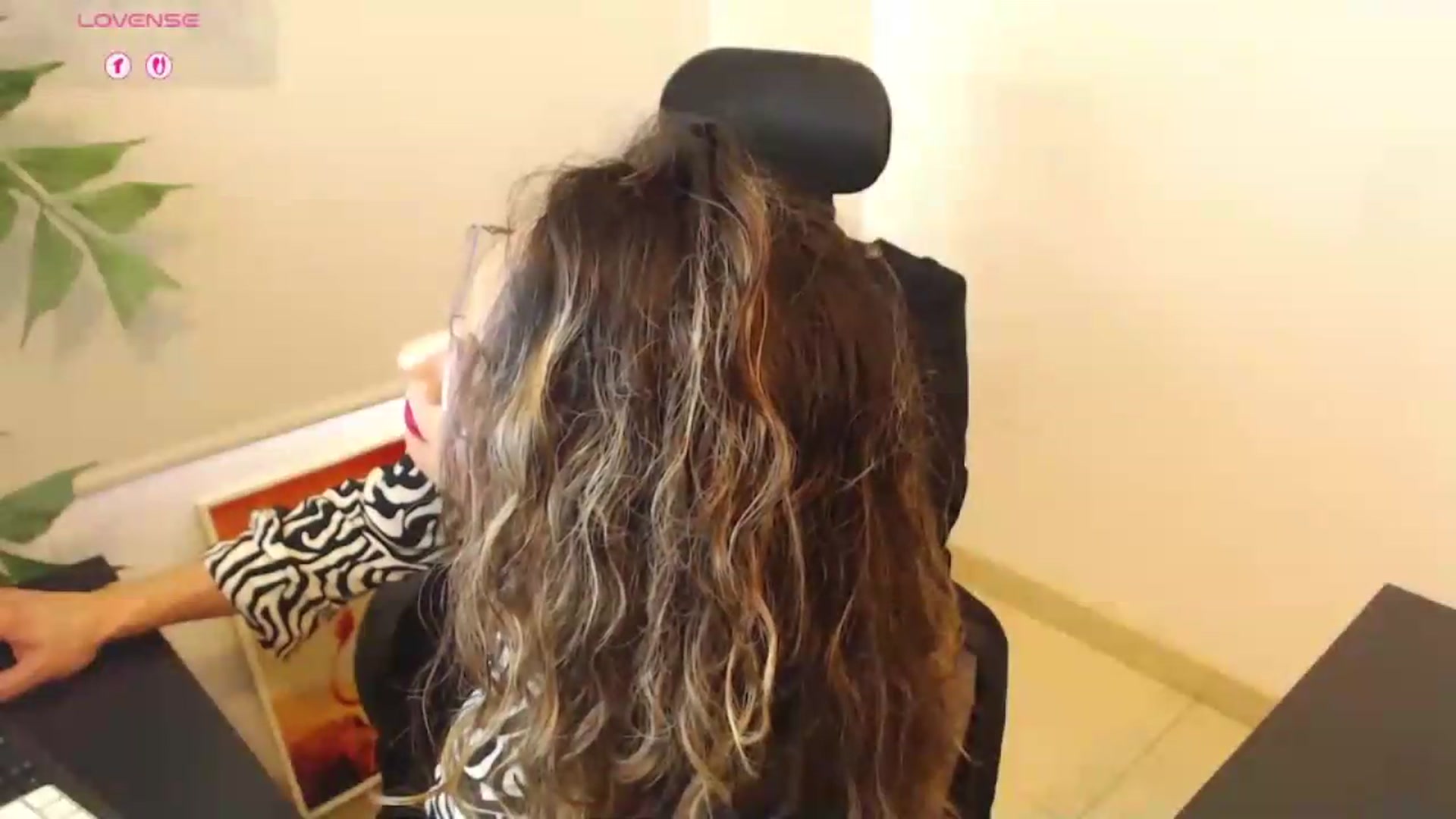 Gallery image thumbnail from office_secret's myfreecams stream on, 06/29/2026, 17:09 image 4 of 20