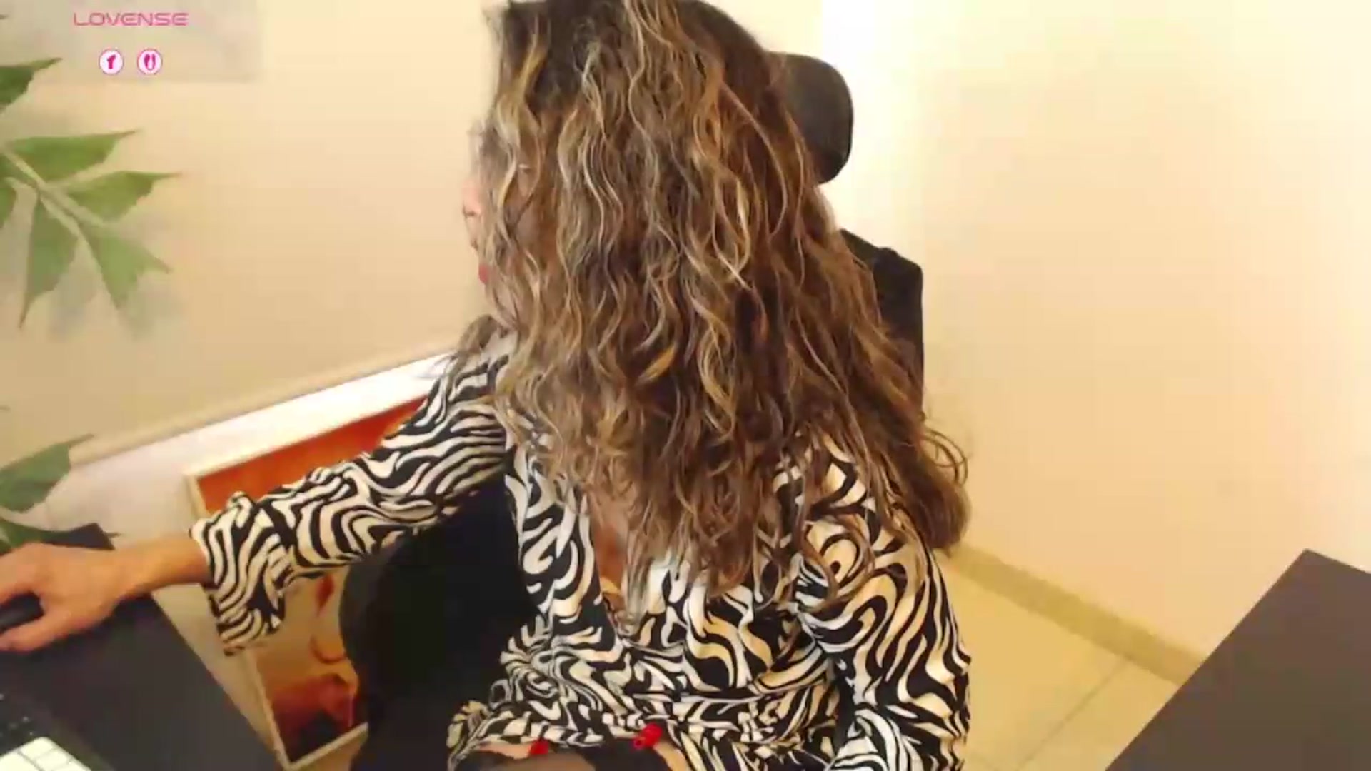 Gallery image thumbnail from office_secret's myfreecams stream on, 06/29/2026, 17:09 image 5 of 20