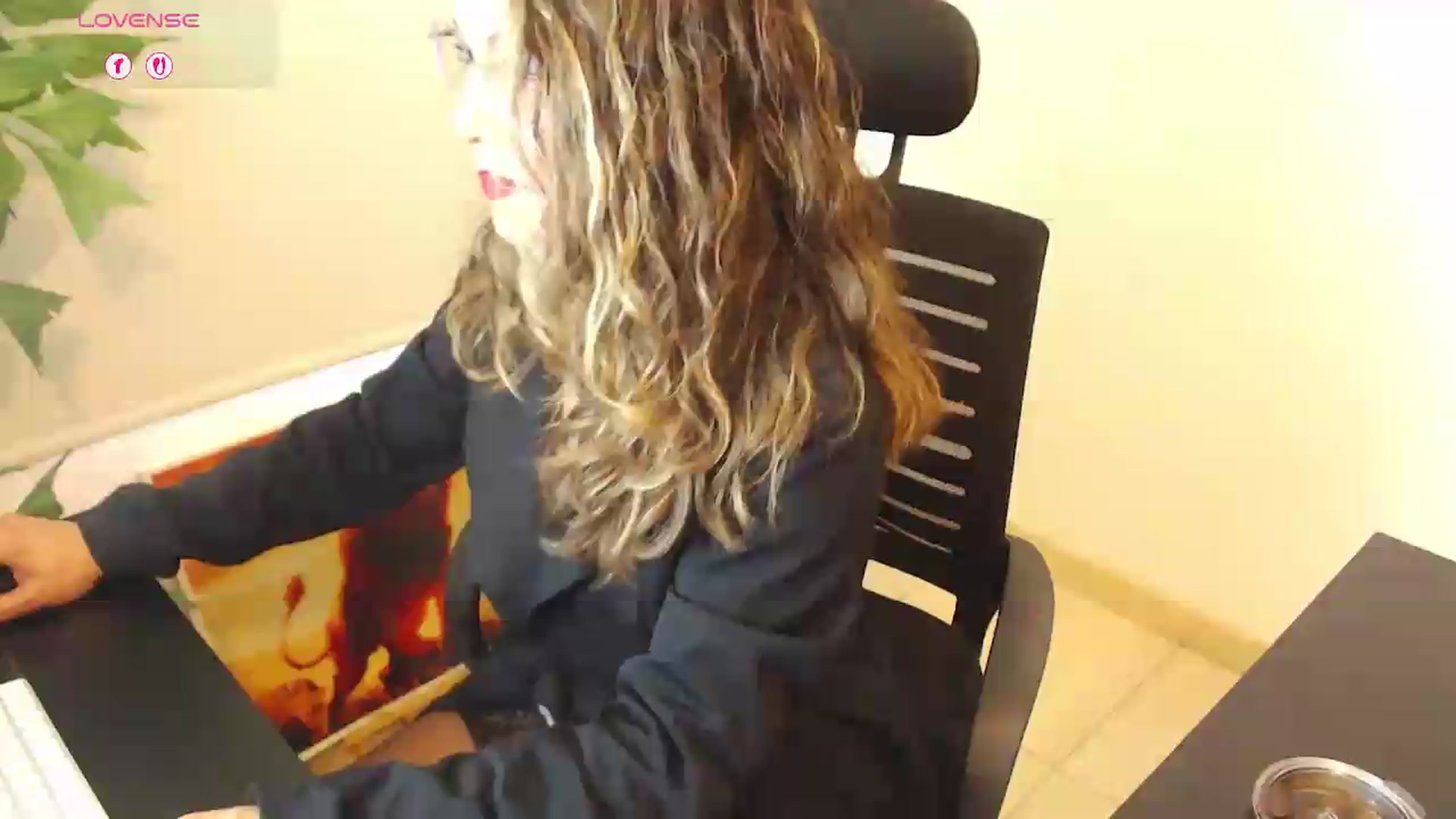 Gallery image thumbnail from office_secret's myfreecams stream on, 06/30/2026, 17:22 image 2 of 20