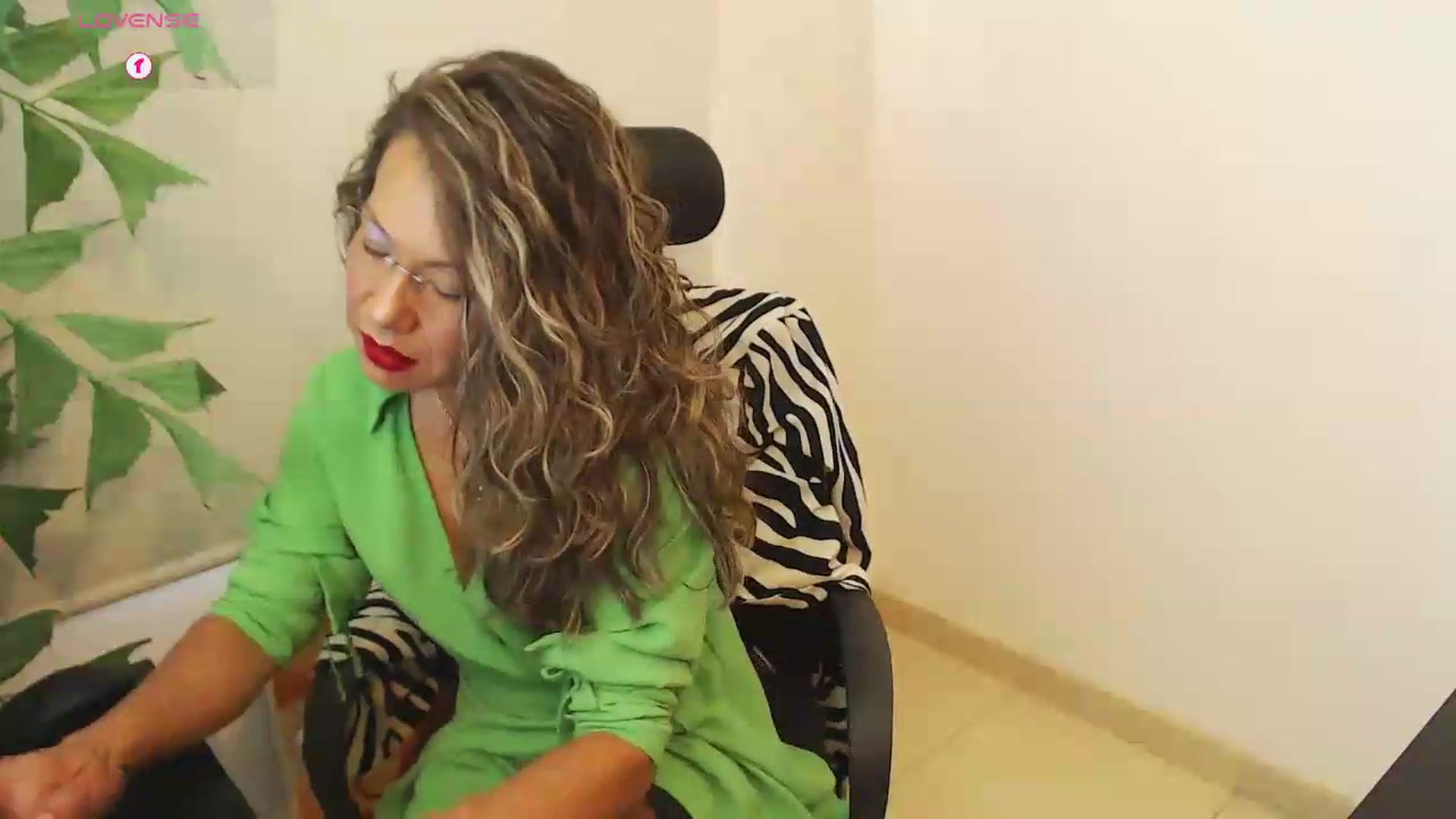 Gallery image thumbnail from office_secret's myfreecams stream on, 08/10/2026, 18:02 image 14 of 20