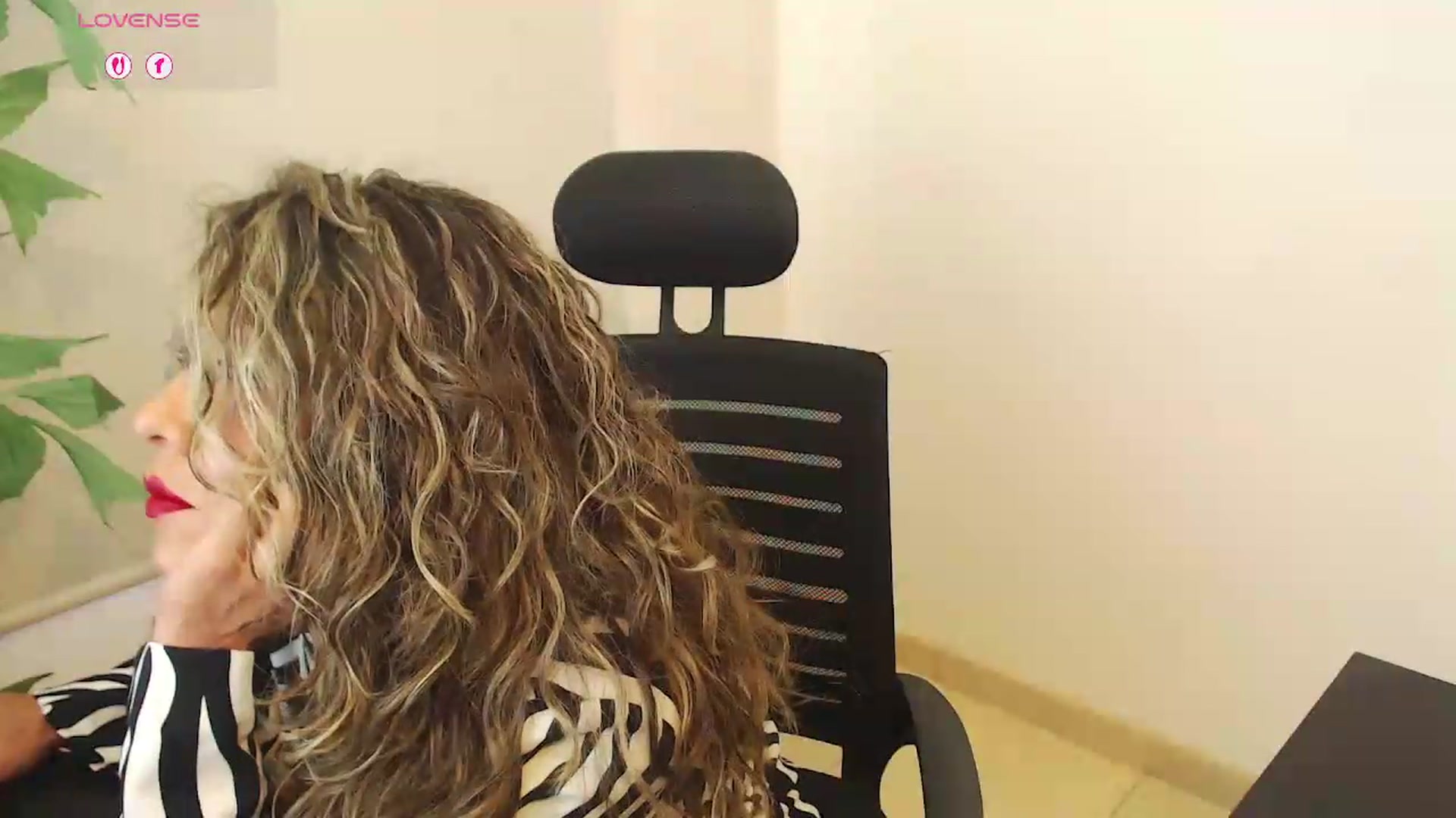 Gallery image thumbnail from office_secret's myfreecams stream on, 08/10/2026, 18:02 image 5 of 20