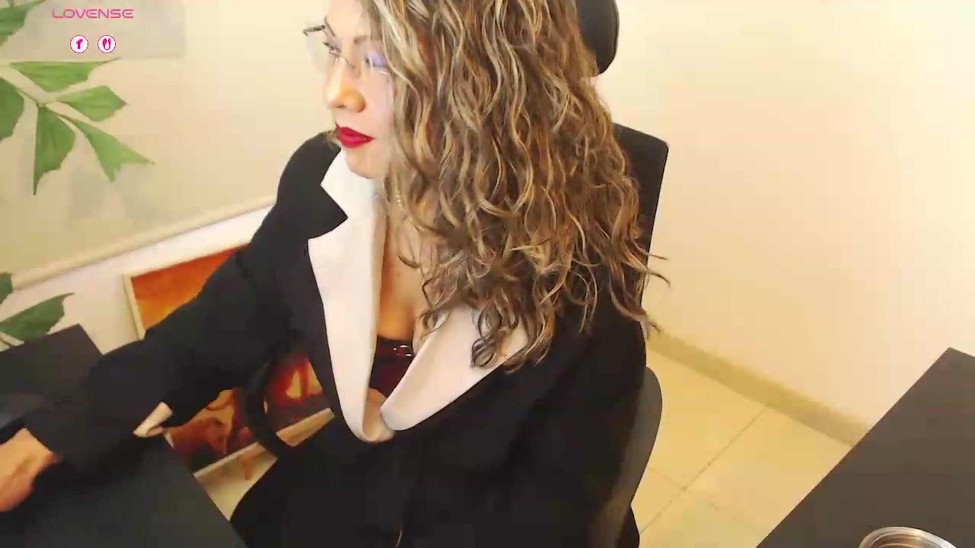 Gallery image thumbnail from office_secret's myfreecams stream on, 08/11/2026, 17:22 image 3 of 20