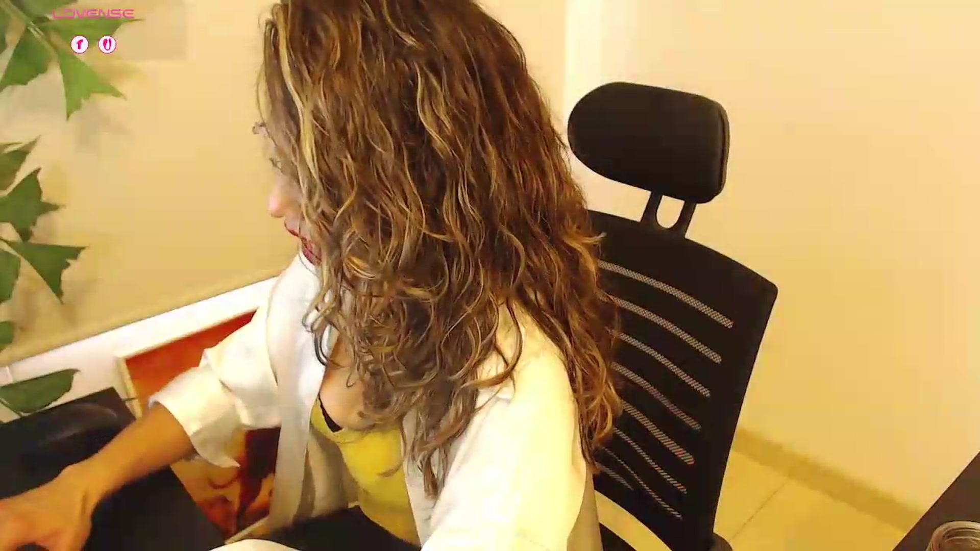 Gallery image thumbnail from office_secret's myfreecams stream on, 08/25/2026, 18:53 image 2 of 20
