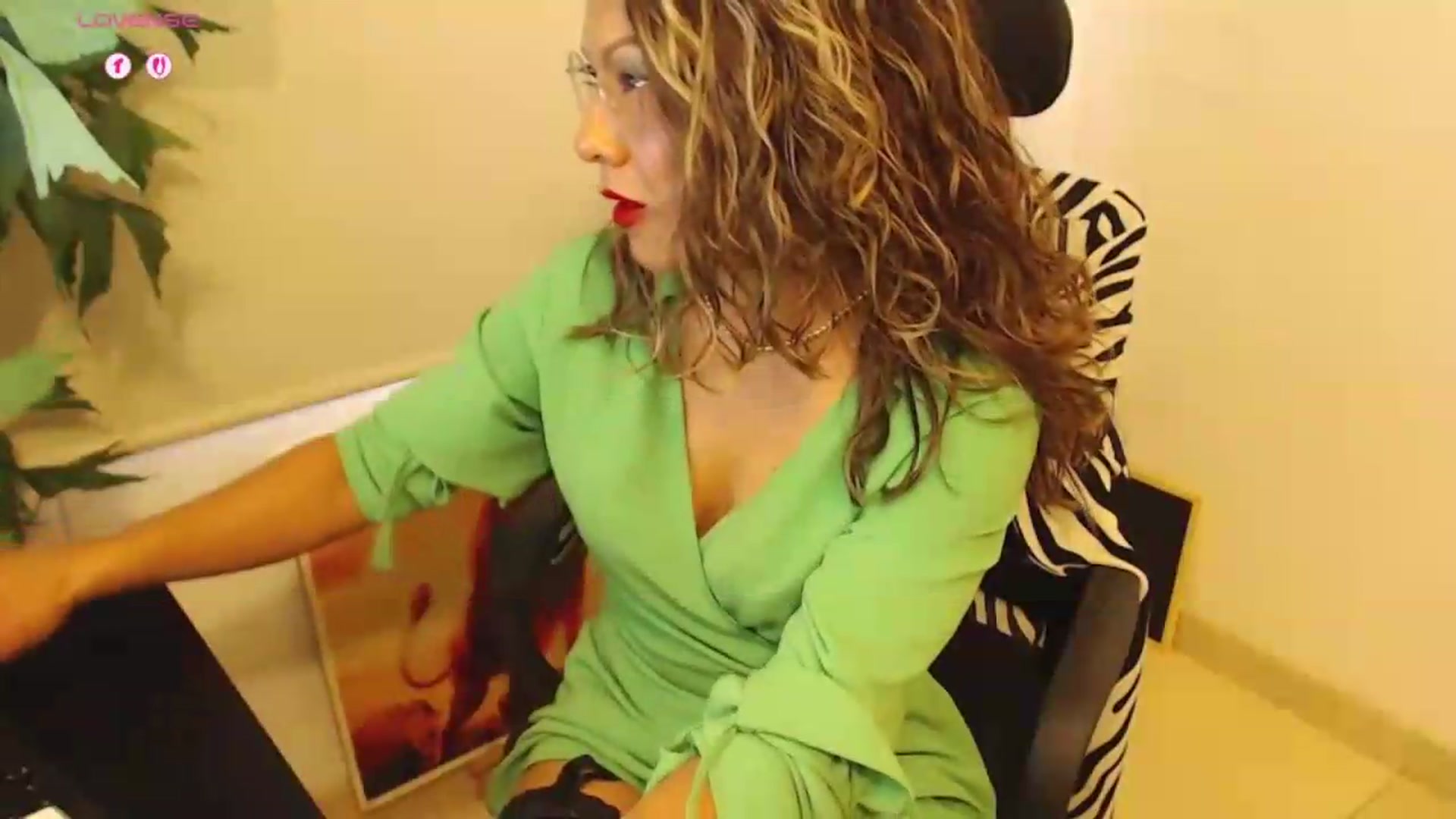 Gallery image thumbnail from office_secret's myfreecams stream on, 08/31/2026, 17:26 image 6 of 20