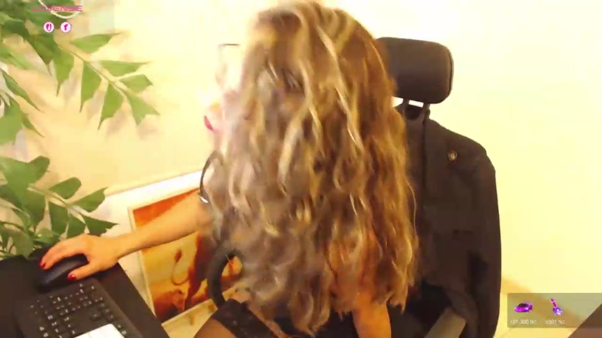 Gallery image thumbnail from office_secret's myfreecams stream on, 09/03/2026, 17:44 image 11 of 20