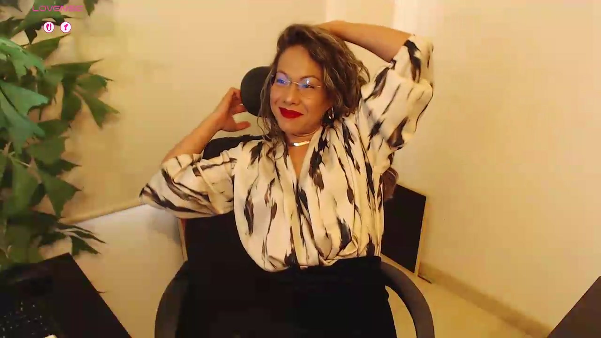 Gallery image thumbnail from office_secret's myfreecams stream on, 09/07/2026, 18:09 image 7 of 20