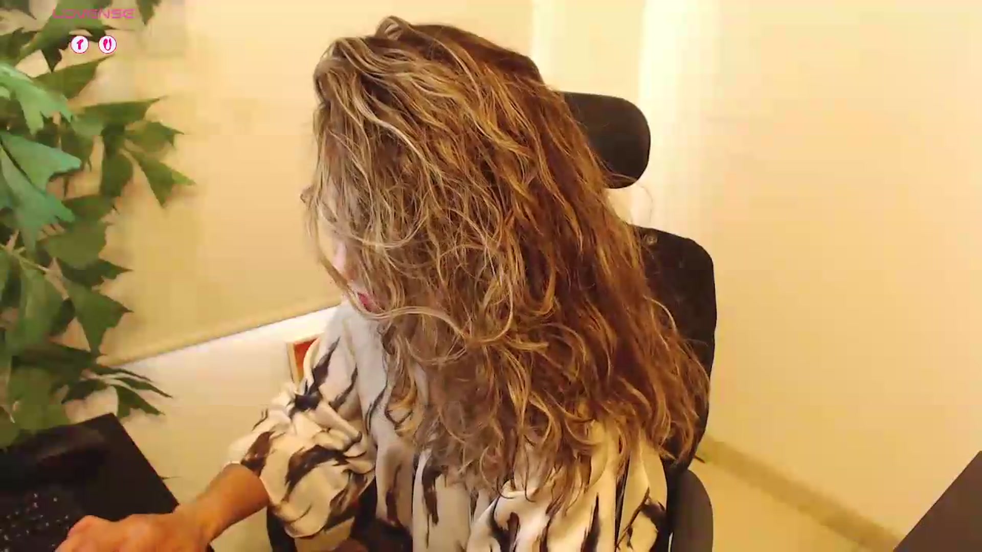 Gallery image thumbnail from office_secret's myfreecams stream on, 09/07/2026, 18:09 image 10 of 20