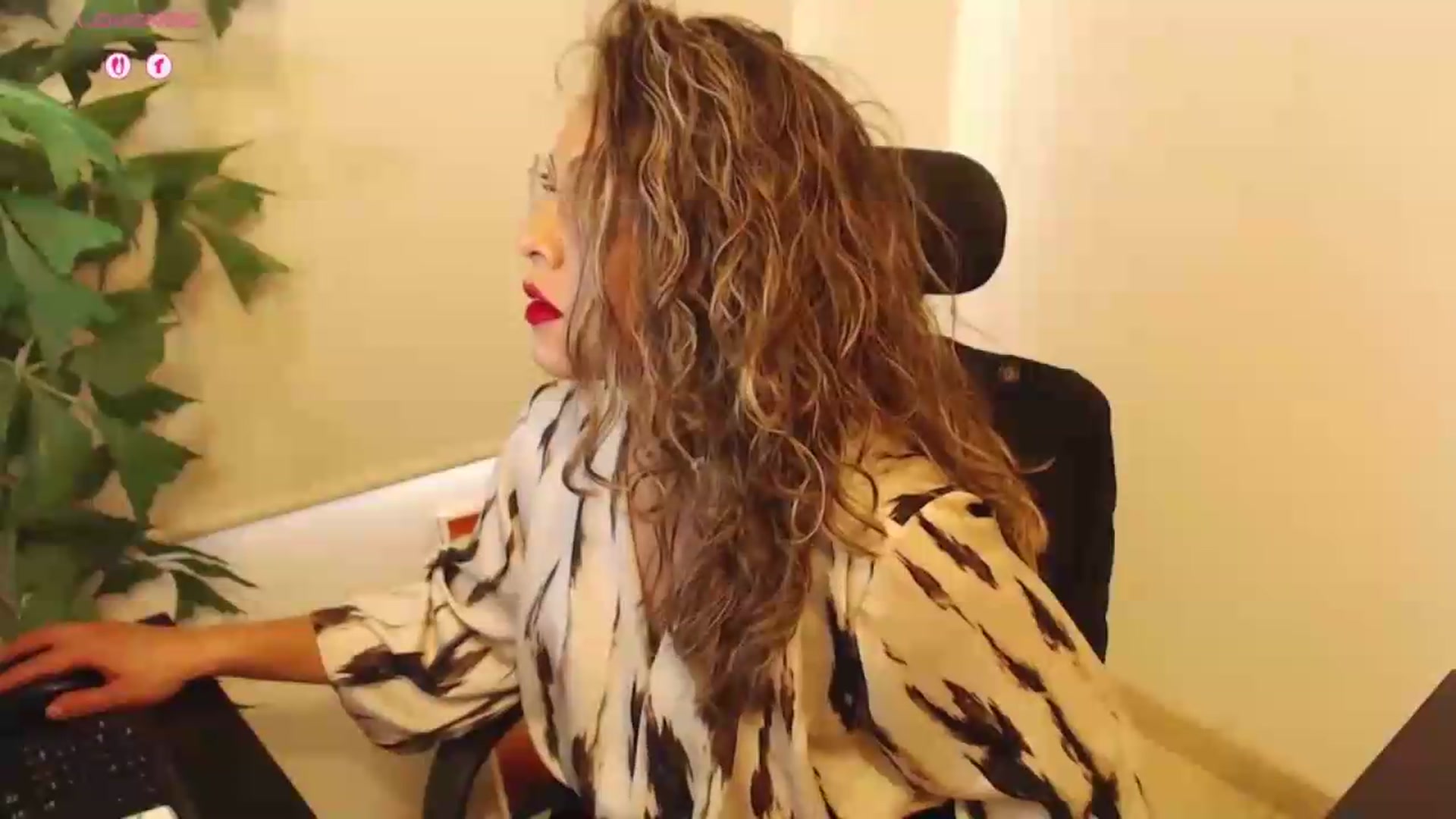 Gallery image thumbnail from office_secret's myfreecams stream on, 09/07/2026, 18:09 image 3 of 20