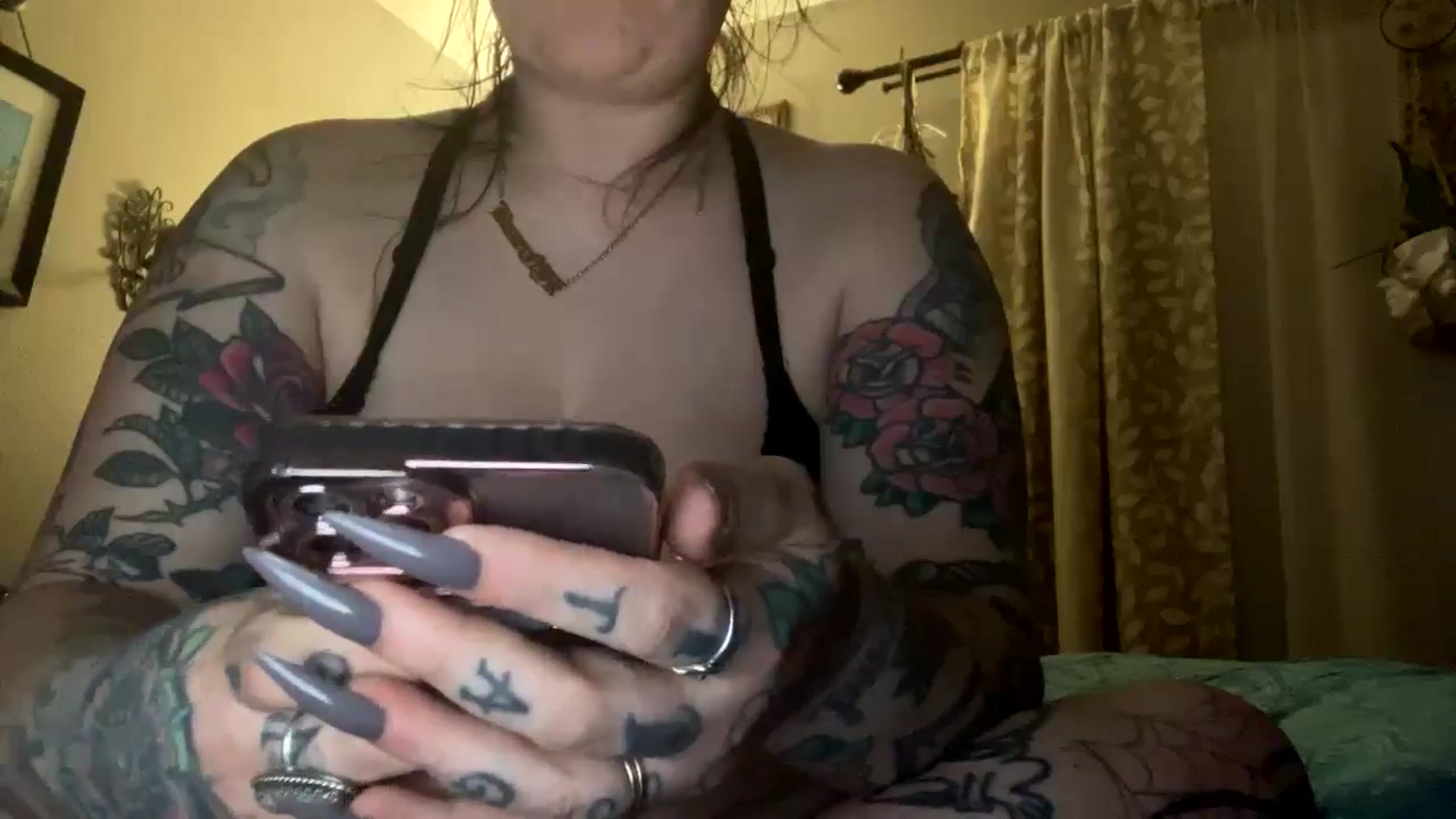 Gallery image thumbnail from oh_lola's myfreecams stream on, 06/03/2024, 10:40 image 14 of 20