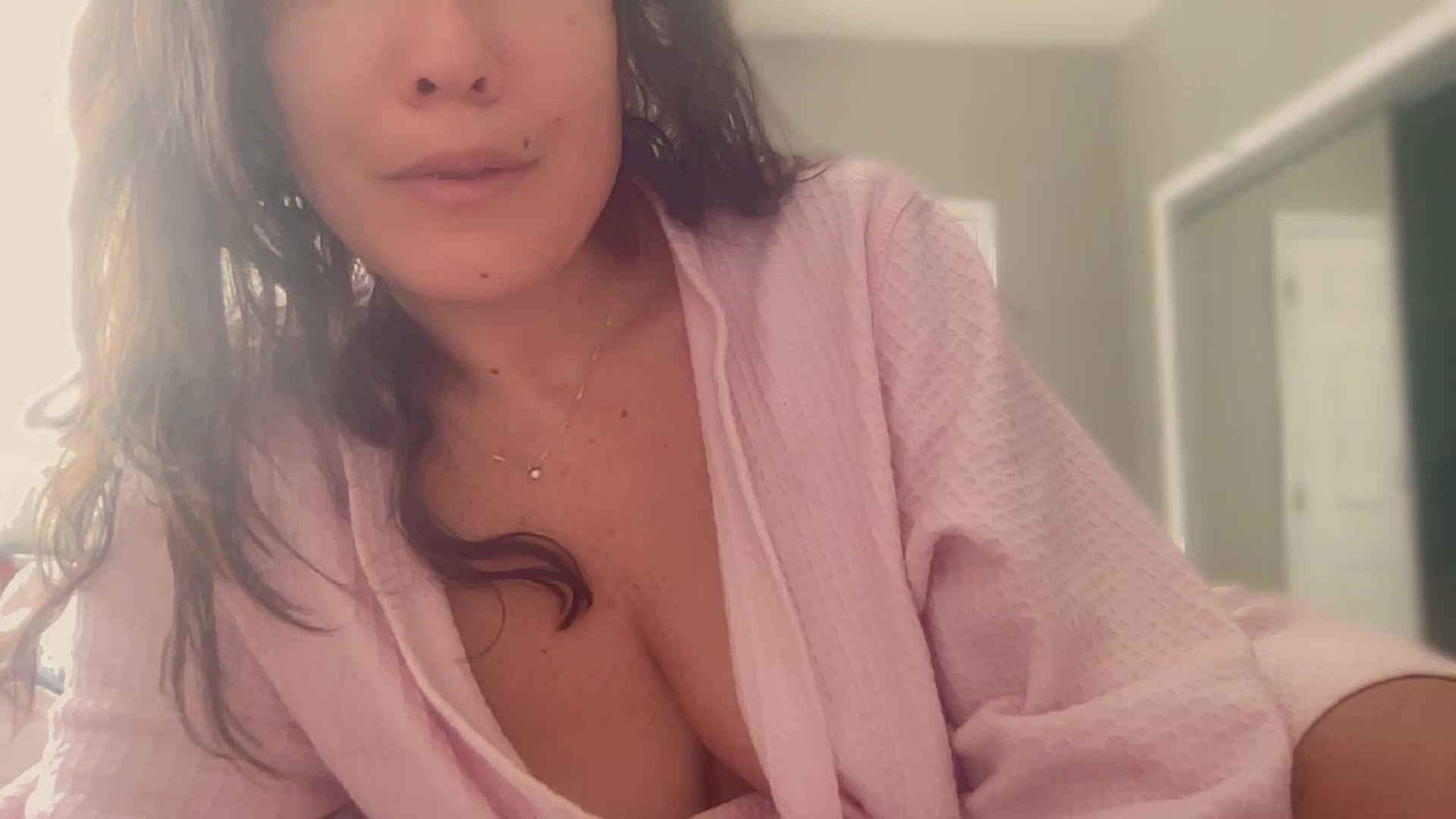 Gallery image thumbnail from olivia_virgo's myfreecams stream on, 12/08/2022, 16:35 image 8 of 20
