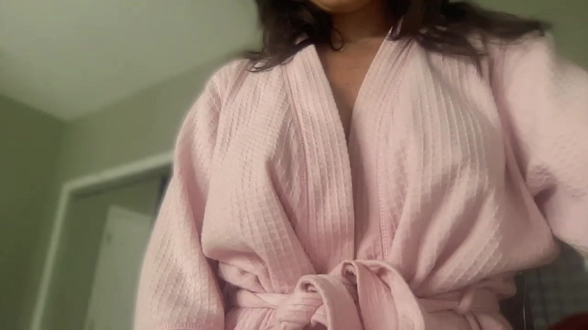 Gallery image thumbnail from olivia_virgo's myfreecams stream on, 12/08/2022, 16:35 image 19 of 20