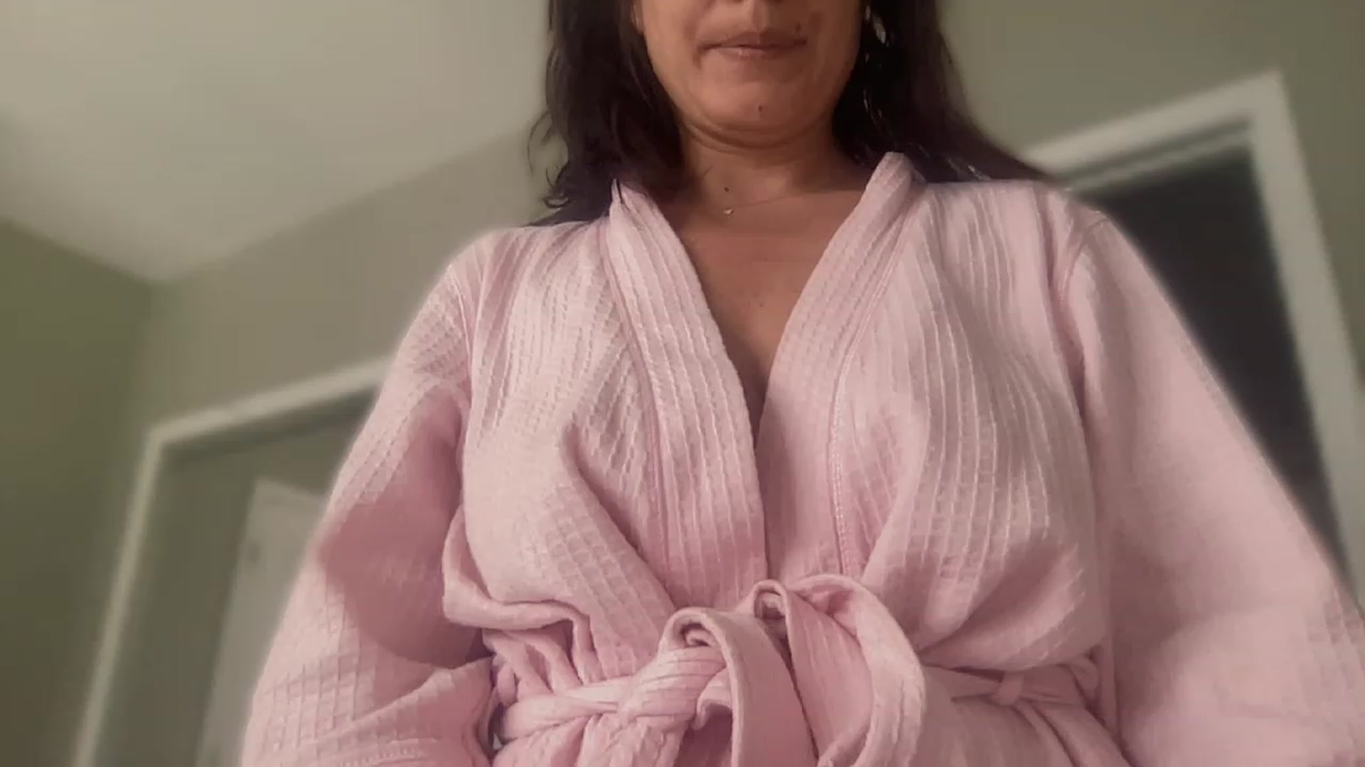 Gallery image thumbnail from olivia_virgo's myfreecams stream on, 12/08/2022, 16:35 image 20 of 20