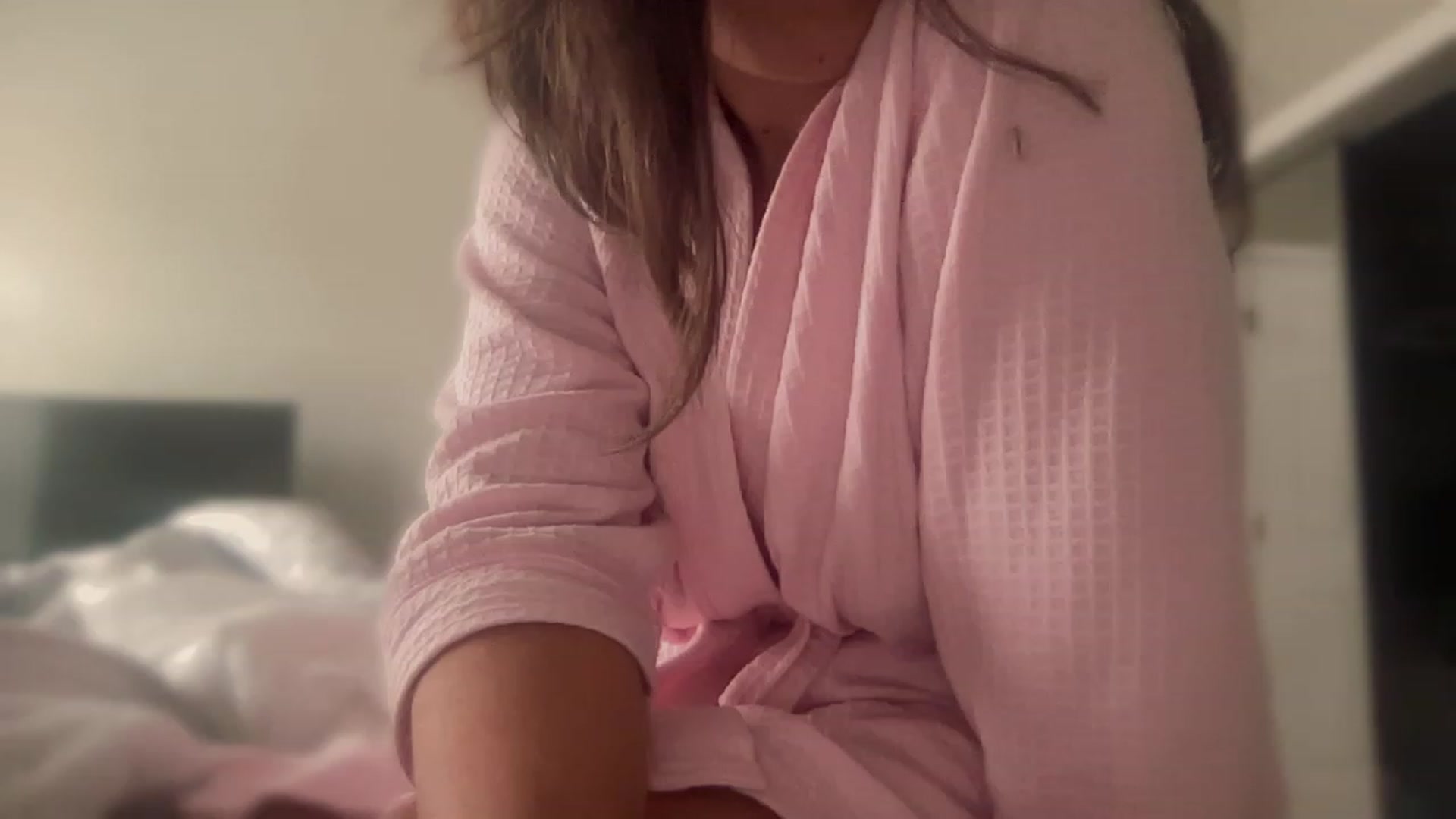 Gallery image thumbnail from olivia_virgo's myfreecams stream on, 12/08/2022, 16:35 image 16 of 20