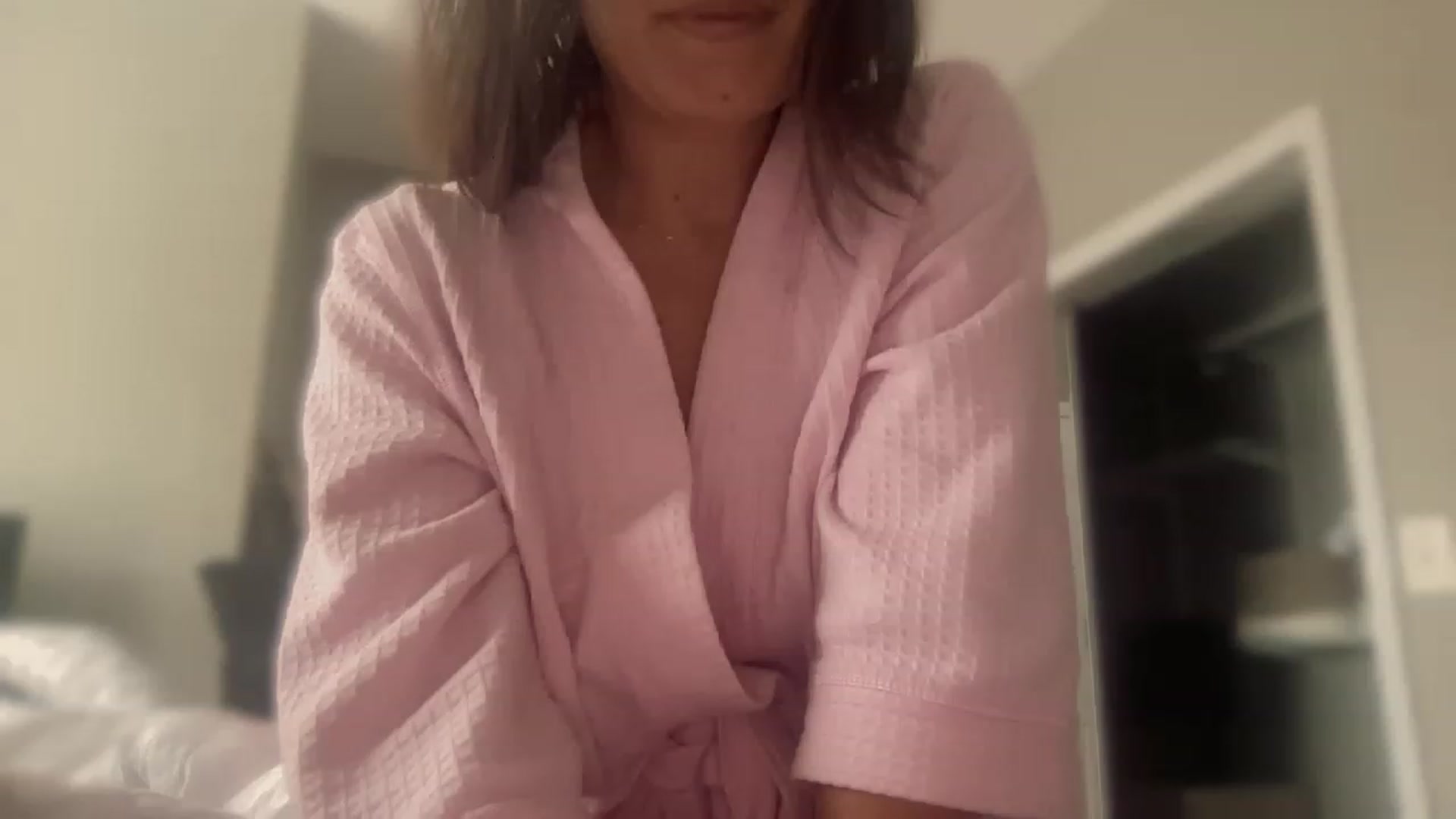 Gallery image thumbnail from olivia_virgo's myfreecams stream on, 12/08/2022, 17:44 image 11 of 20