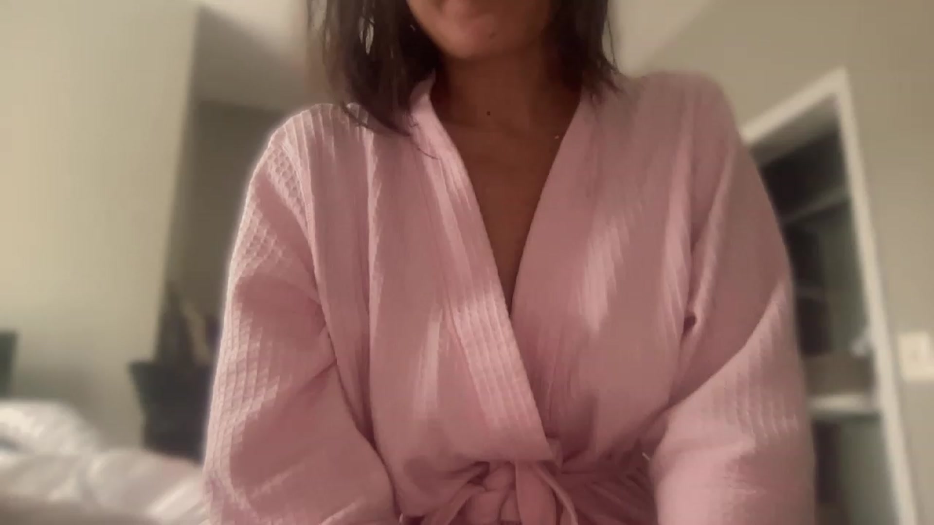 Gallery image thumbnail from olivia_virgo's myfreecams stream on, 12/08/2022, 17:44 image 12 of 20
