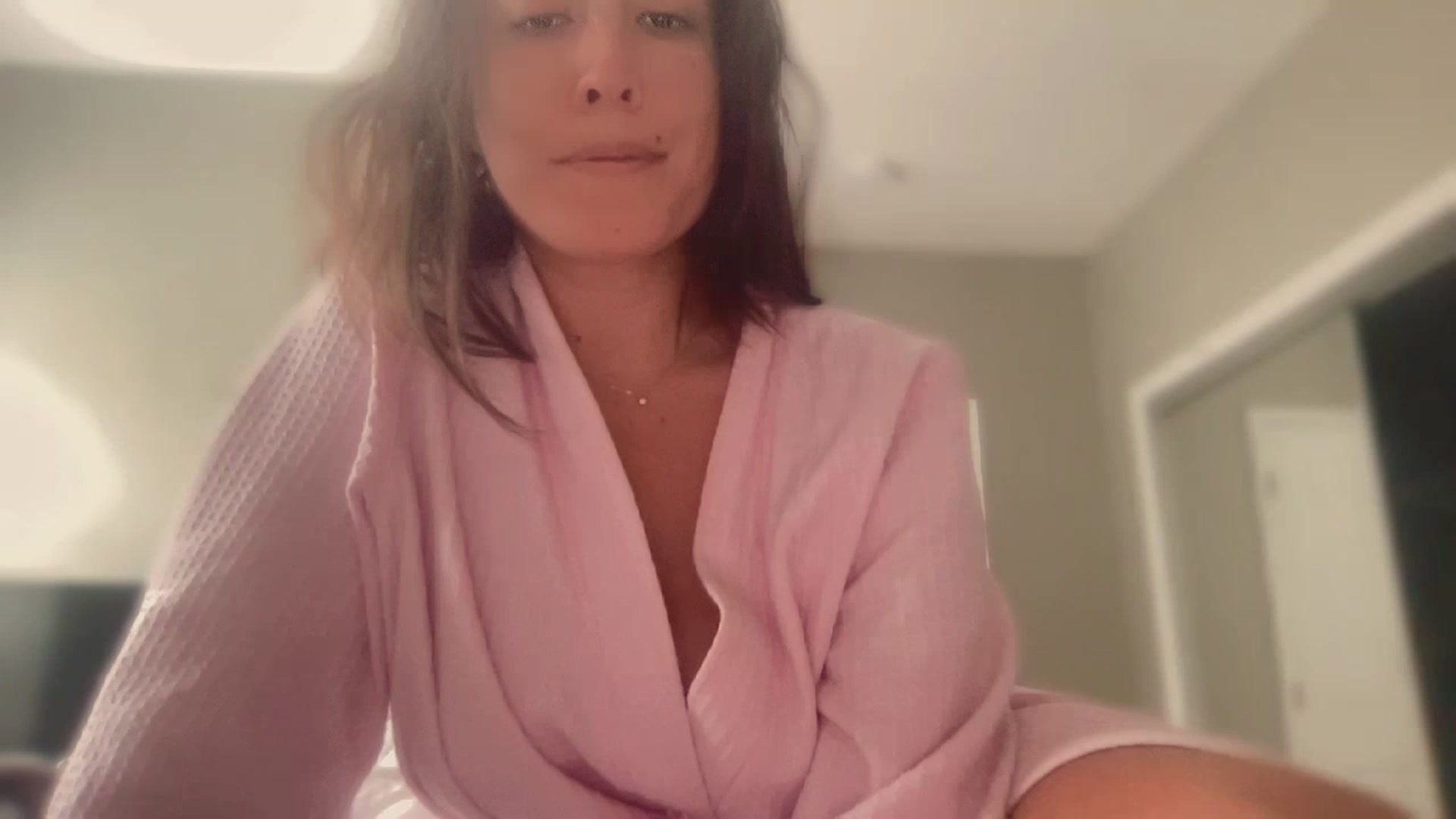 Gallery image thumbnail from olivia_virgo's myfreecams stream on, 12/08/2022, 17:44 image 18 of 20