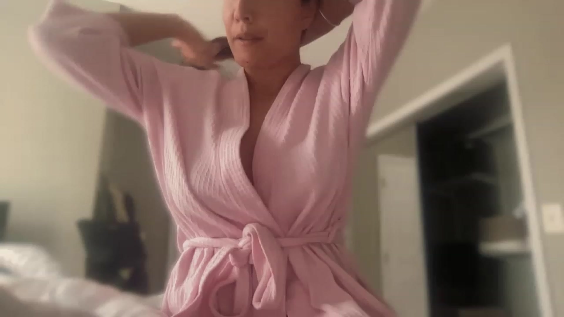 Gallery image thumbnail from olivia_virgo's myfreecams stream on, 12/08/2022, 17:44 image 8 of 20