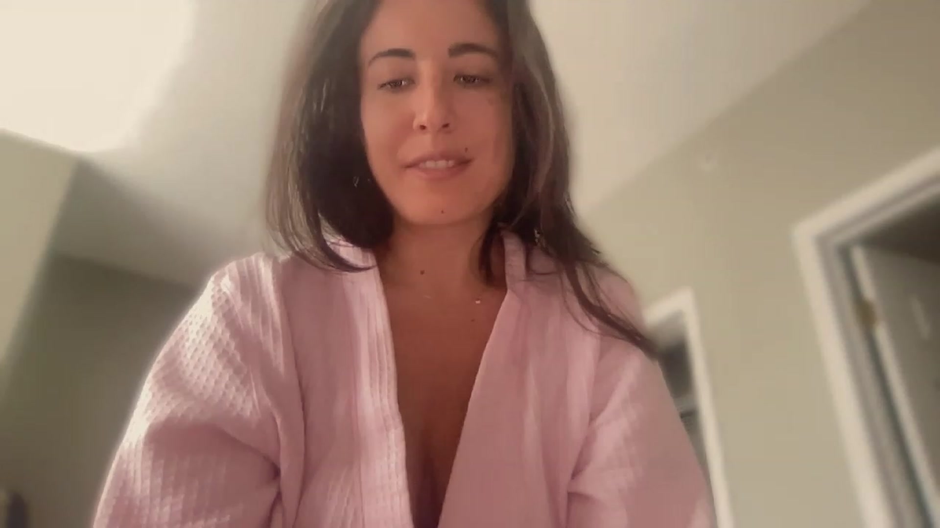 Gallery image thumbnail from olivia_virgo's myfreecams stream on, 12/08/2022, 17:44 image 2 of 20