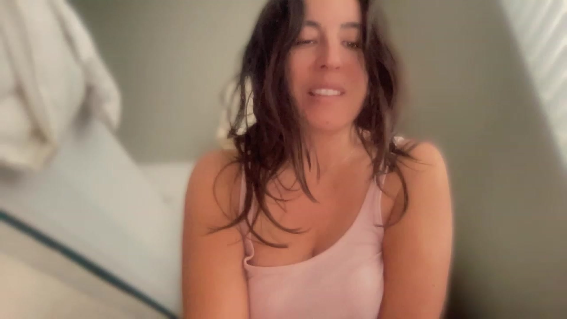 Gallery image thumbnail from olivia_virgo's myfreecams stream on, 12/12/2022, 15:02 image 1 of 20