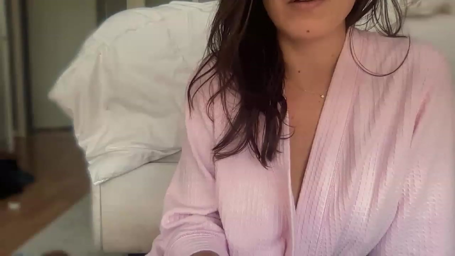 Gallery image thumbnail from olivia_virgo's myfreecams stream on, 12/18/2022, 19:04 image 3 of 20