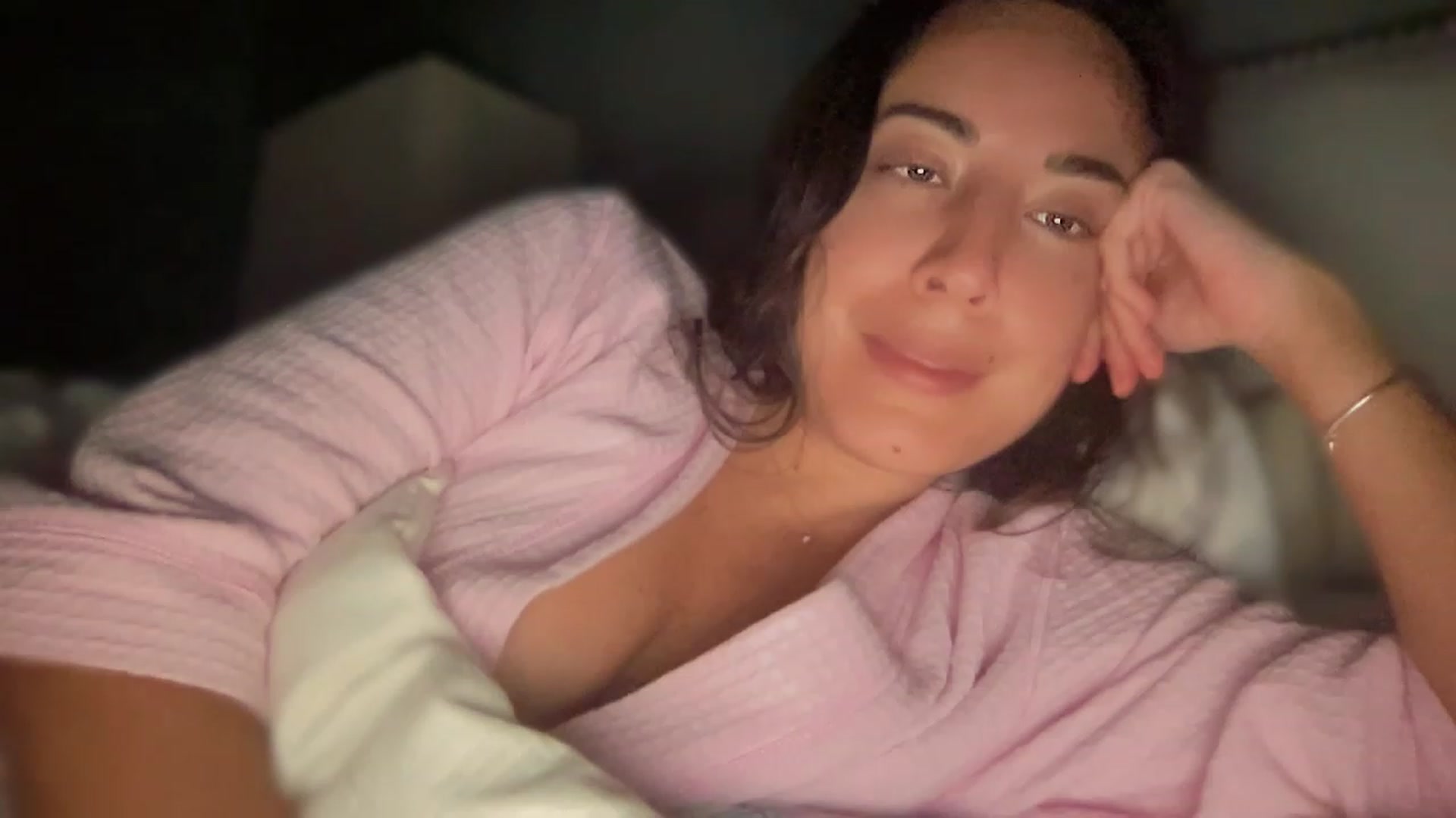 Gallery image thumbnail from olivia_virgo's myfreecams stream on, 12/19/2022, 01:25 image 9 of 20