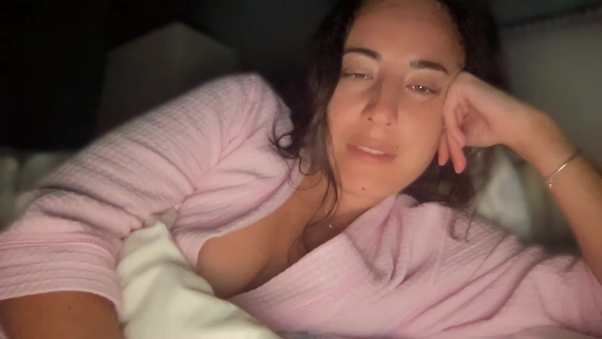 Gallery image thumbnail from olivia_virgo's myfreecams stream on, 12/19/2022, 01:25 image 1 of 20