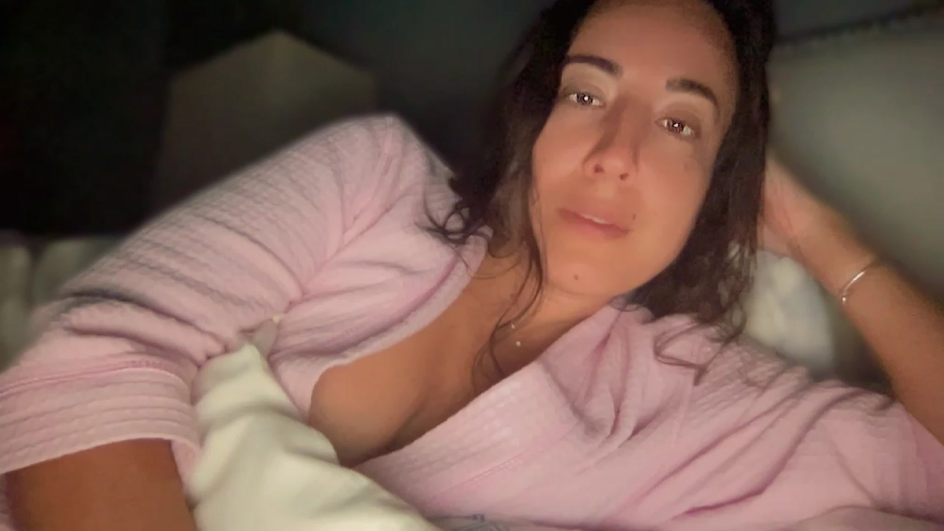 Gallery image thumbnail from olivia_virgo's myfreecams stream on, 12/19/2022, 01:25 image 3 of 20