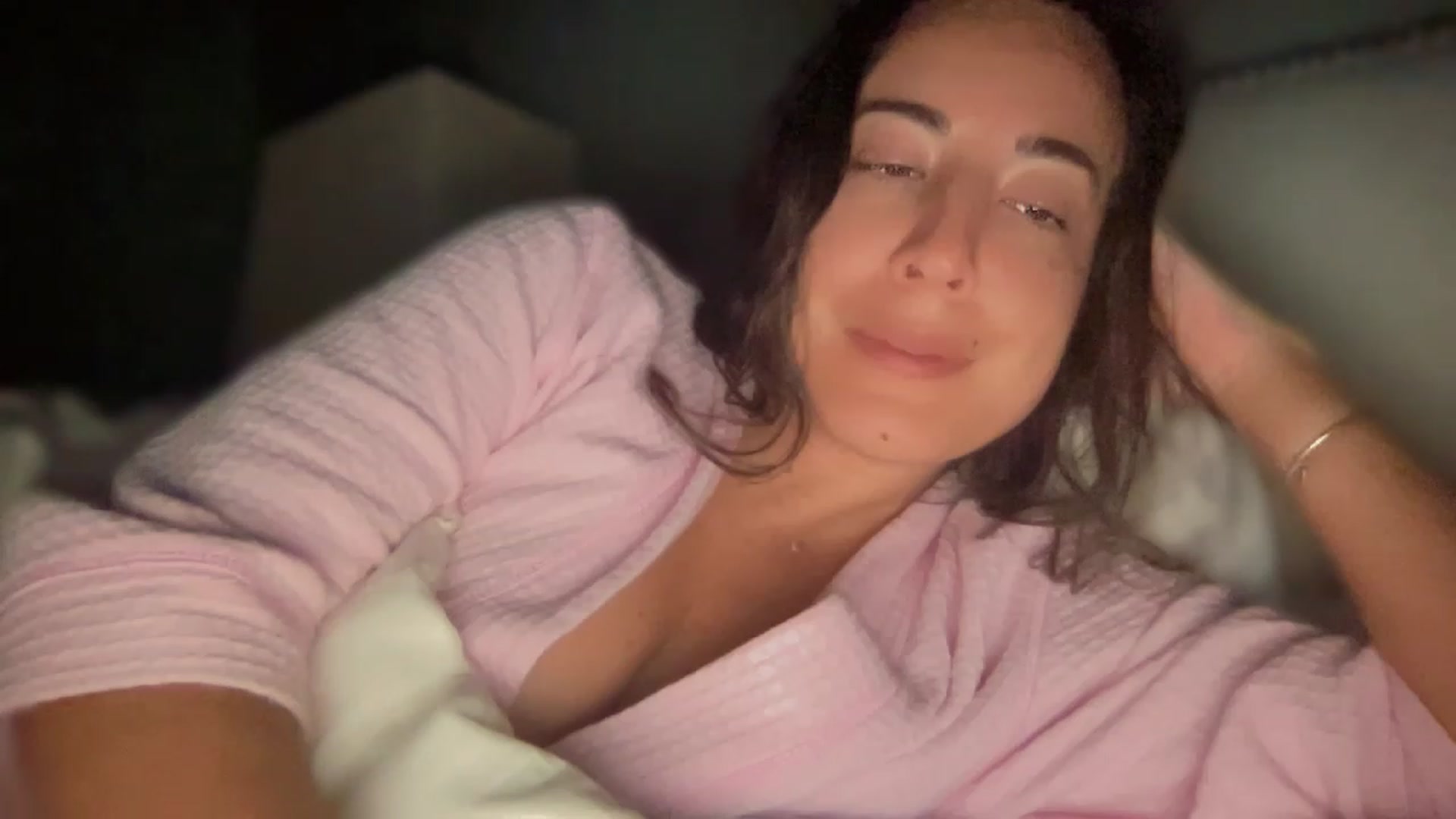 Gallery image thumbnail from olivia_virgo's myfreecams stream on, 12/19/2022, 01:25 image 11 of 20