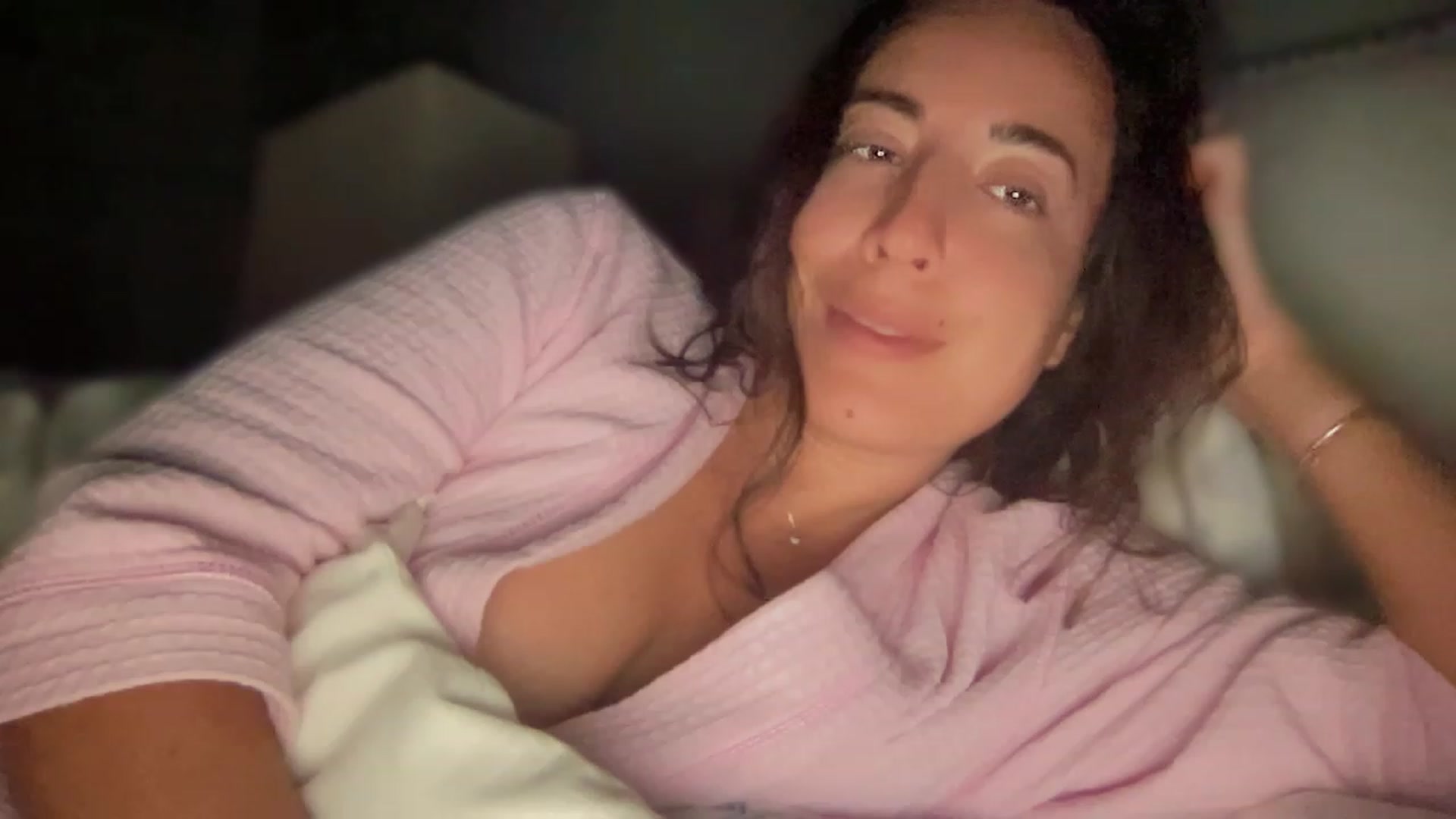 Gallery image thumbnail from olivia_virgo's myfreecams stream on, 12/19/2022, 01:25 image 5 of 20
