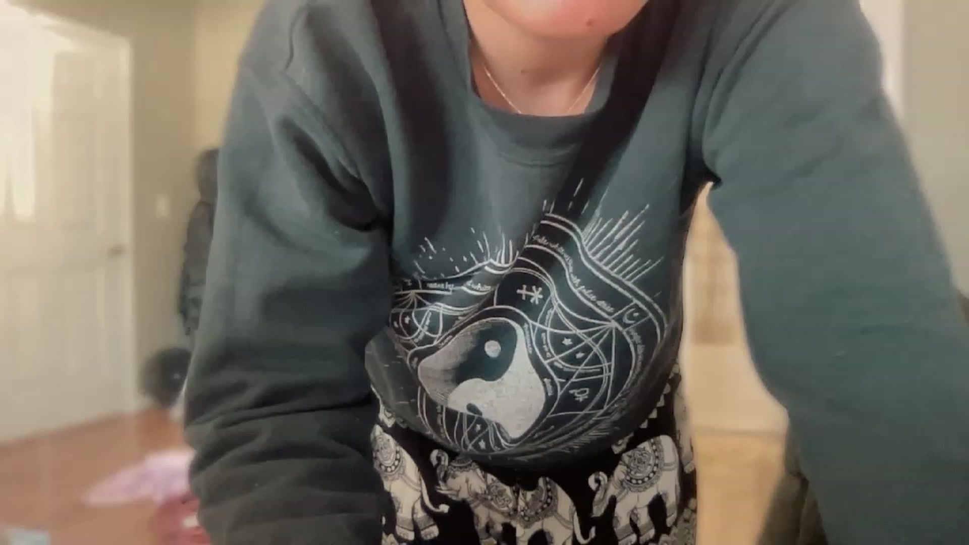 Gallery image thumbnail from olivia_virgo's myfreecams stream on, 12/19/2022, 17:47 image 7 of 20