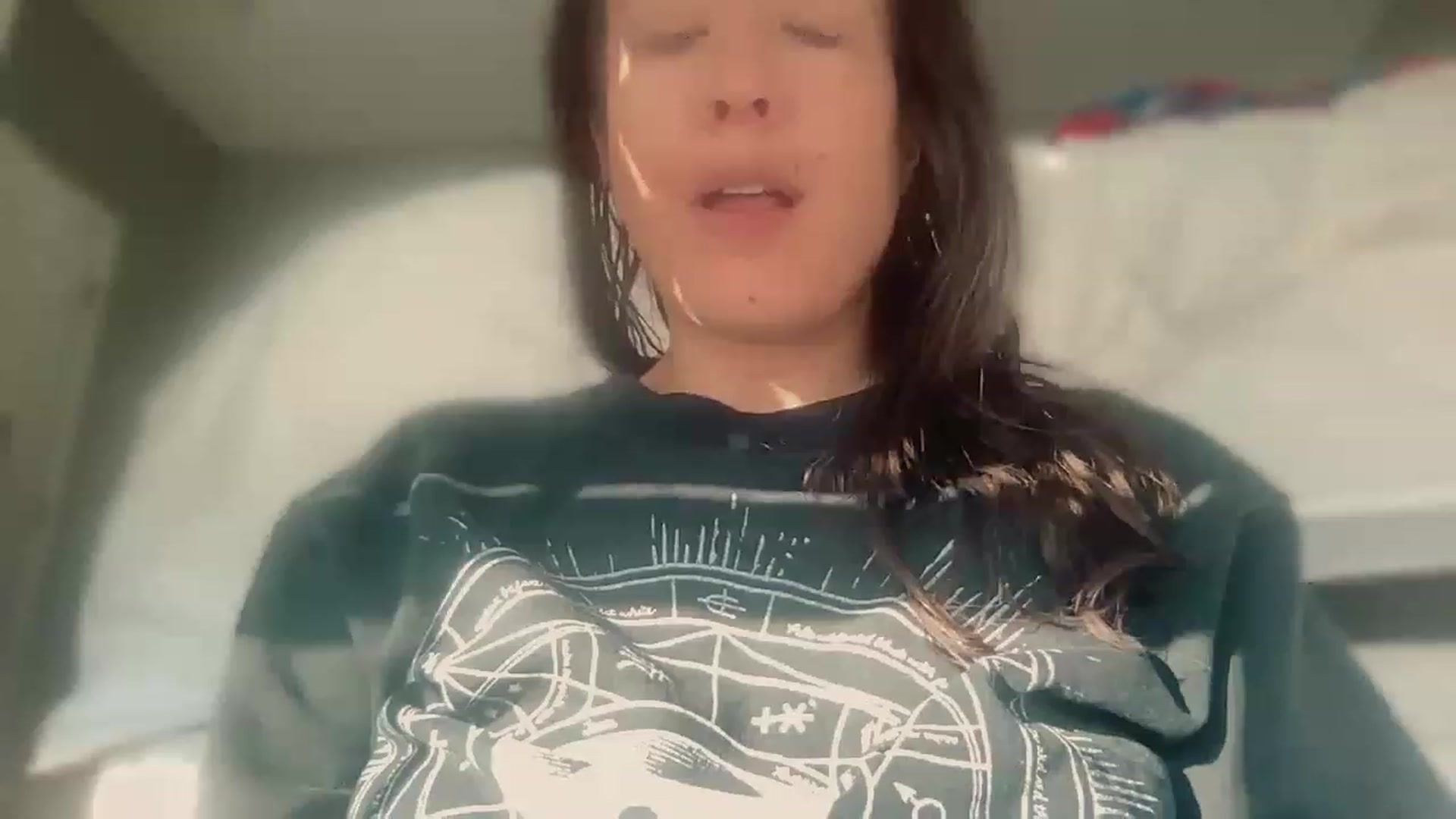 Gallery image thumbnail from olivia_virgo's myfreecams stream on, 12/20/2022, 14:14 image 14 of 20
