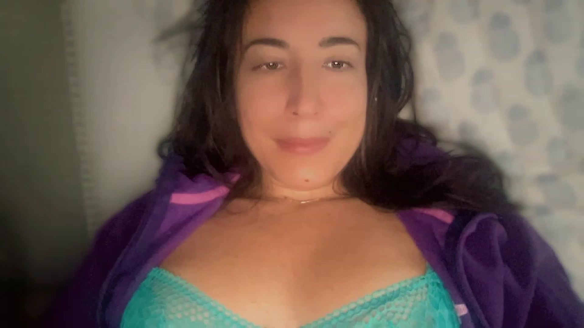 Gallery image thumbnail from olivia_virgo's myfreecams stream on, 12/22/2022, 20:23 image 12 of 20