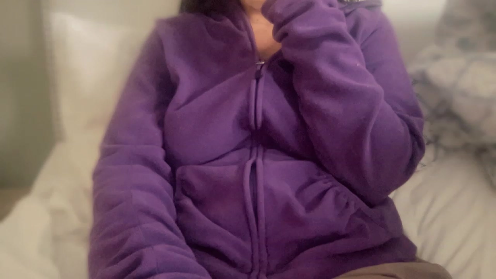Gallery image thumbnail from olivia_virgo's myfreecams stream on, 12/23/2022, 15:42 image 11 of 20