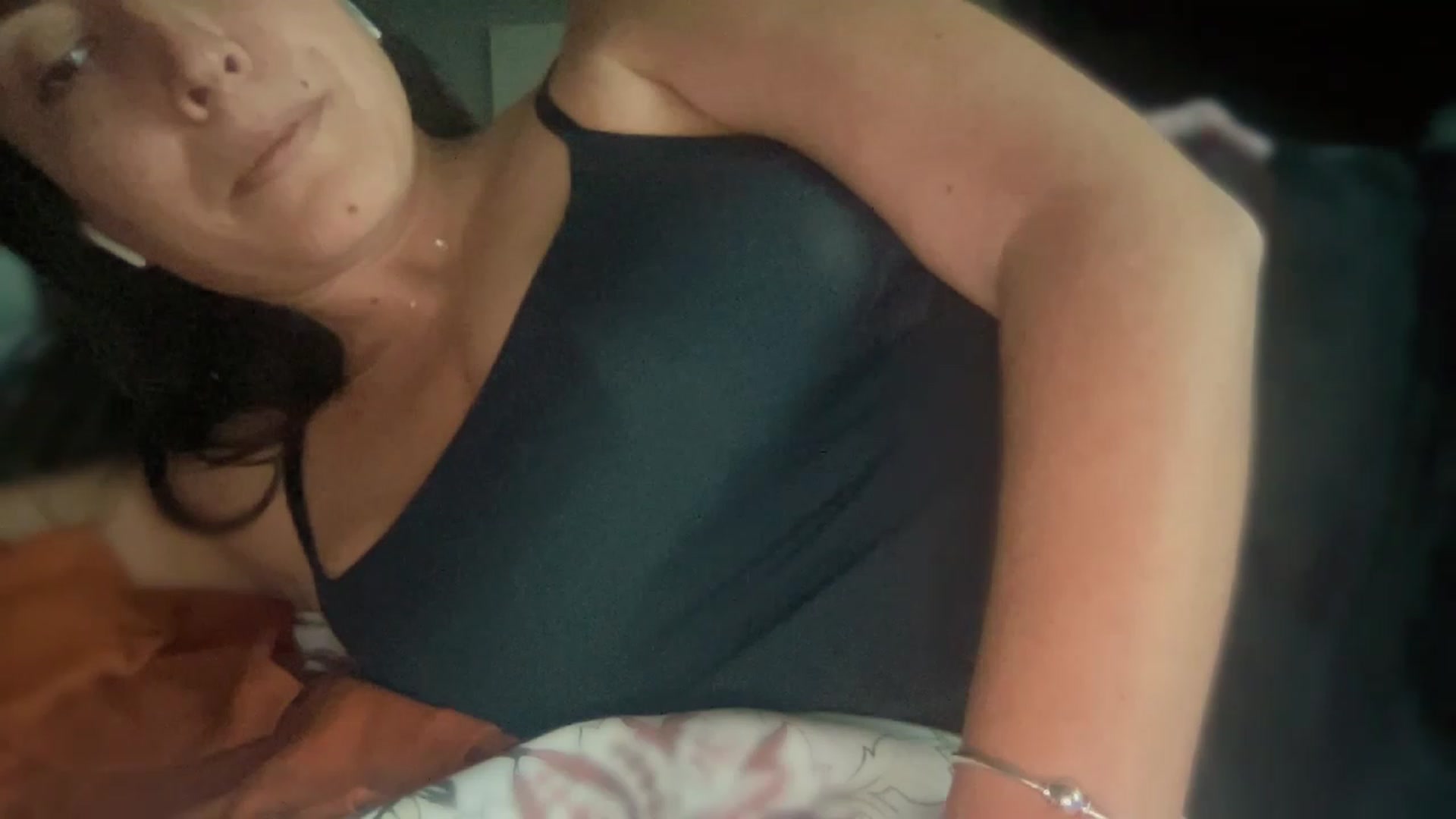 Gallery image thumbnail from olivia_virgo's myfreecams stream on, 02/19/2023, 23:06 image 2 of 20