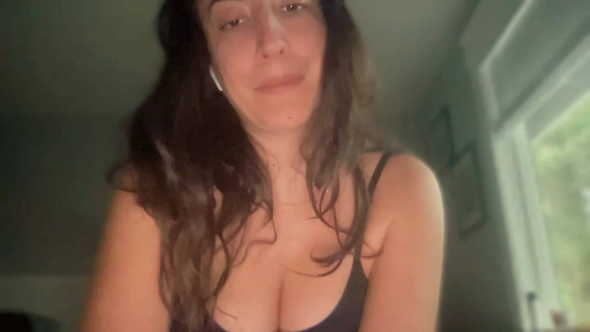 Gallery image thumbnail from olivia_virgo's myfreecams stream on, 02/19/2023, 23:06 image 8 of 20